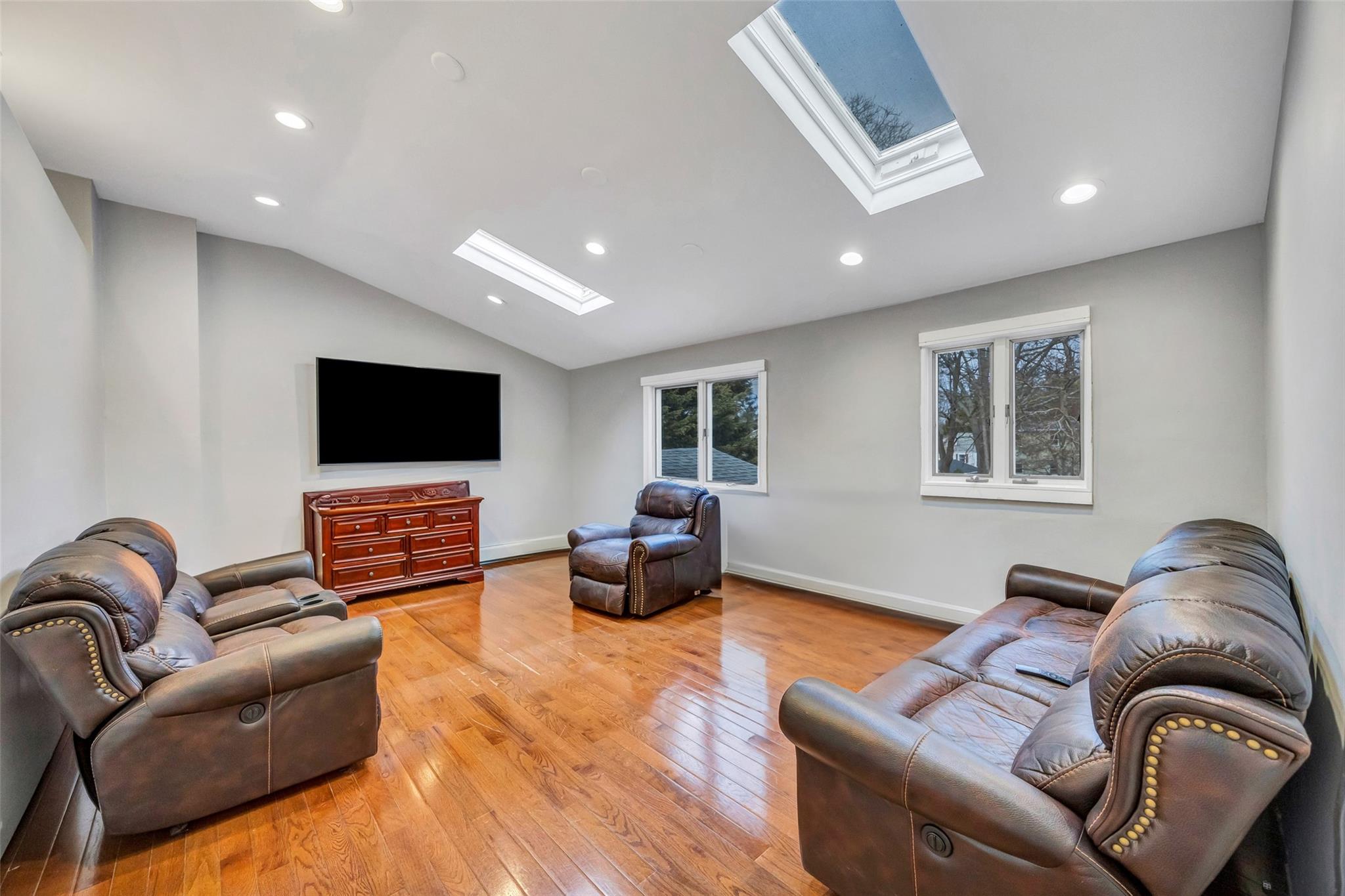 Lindenhurst, New York, 11757, United States, 5 Bedrooms Bedrooms, ,3 BathroomsBathrooms,Residential,For Sale,1707777