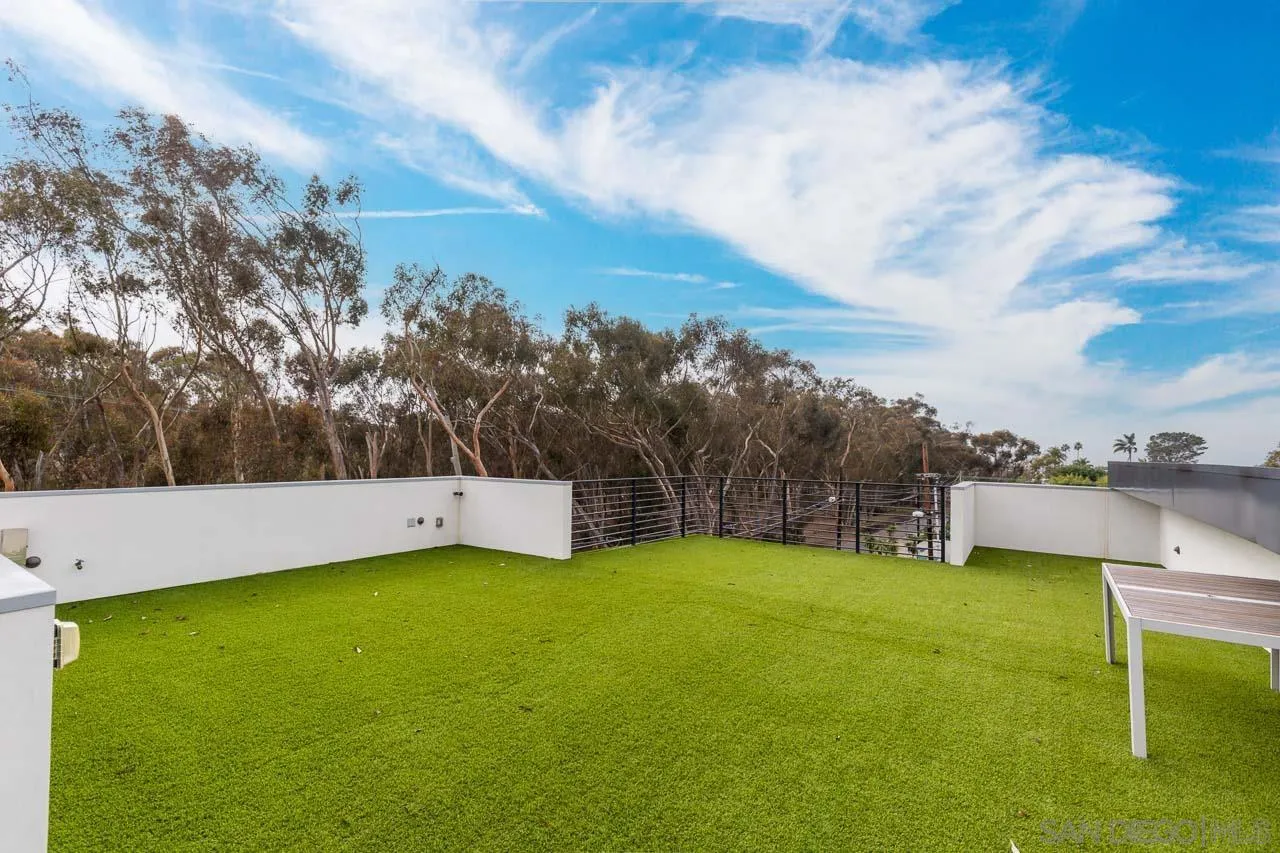 La Jolla, California, 92037, United States, 4 Bedrooms Bedrooms, ,3 BathroomsBathrooms,Residential,For Sale,1992074