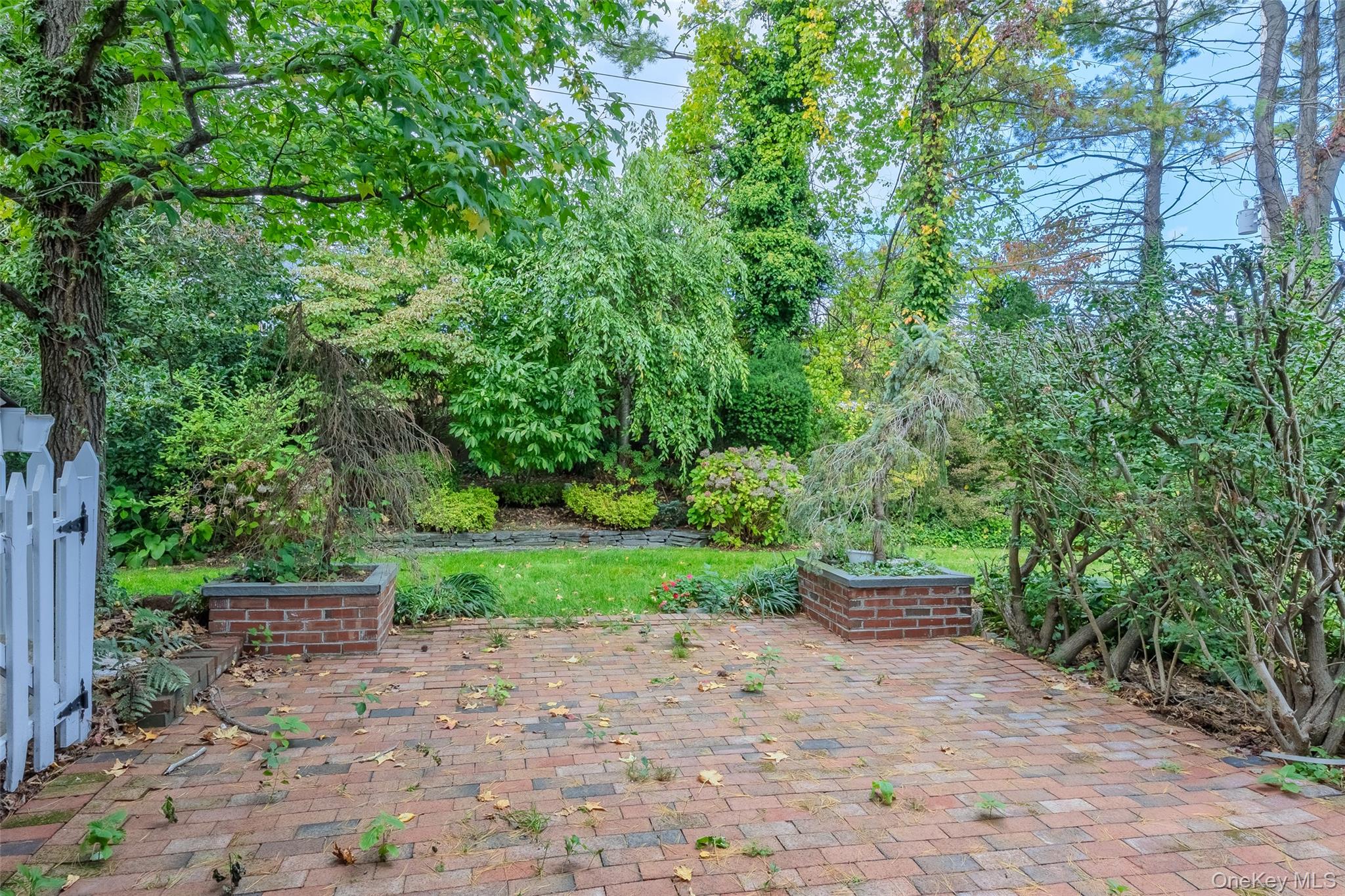 Huntington Station, New York, 11746, United States, 2 Bedrooms Bedrooms, ,2 BathroomsBathrooms,Residential,For Sale,1981328