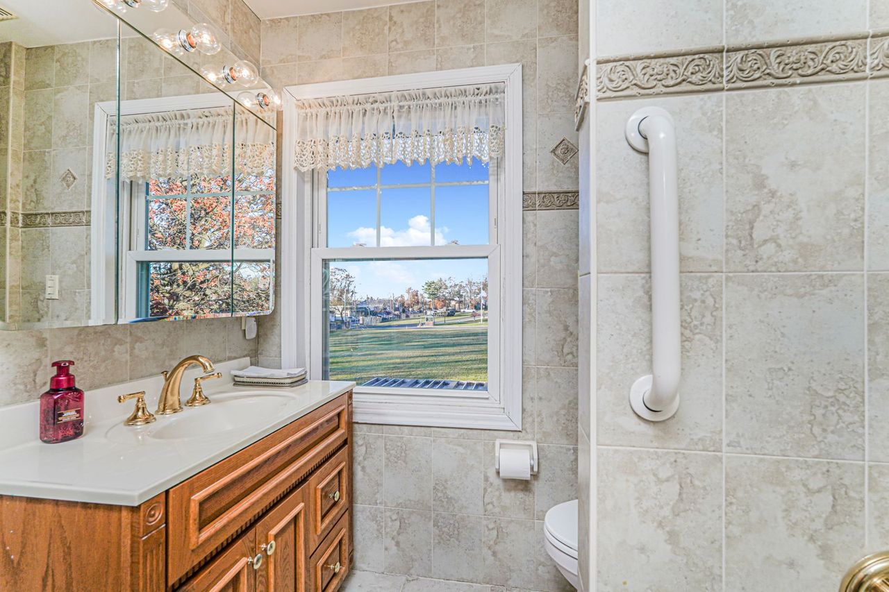 Staten Island, New York, 10314, United States, 3 Bedrooms Bedrooms, ,2 BathroomsBathrooms,Residential,For Sale,1996455