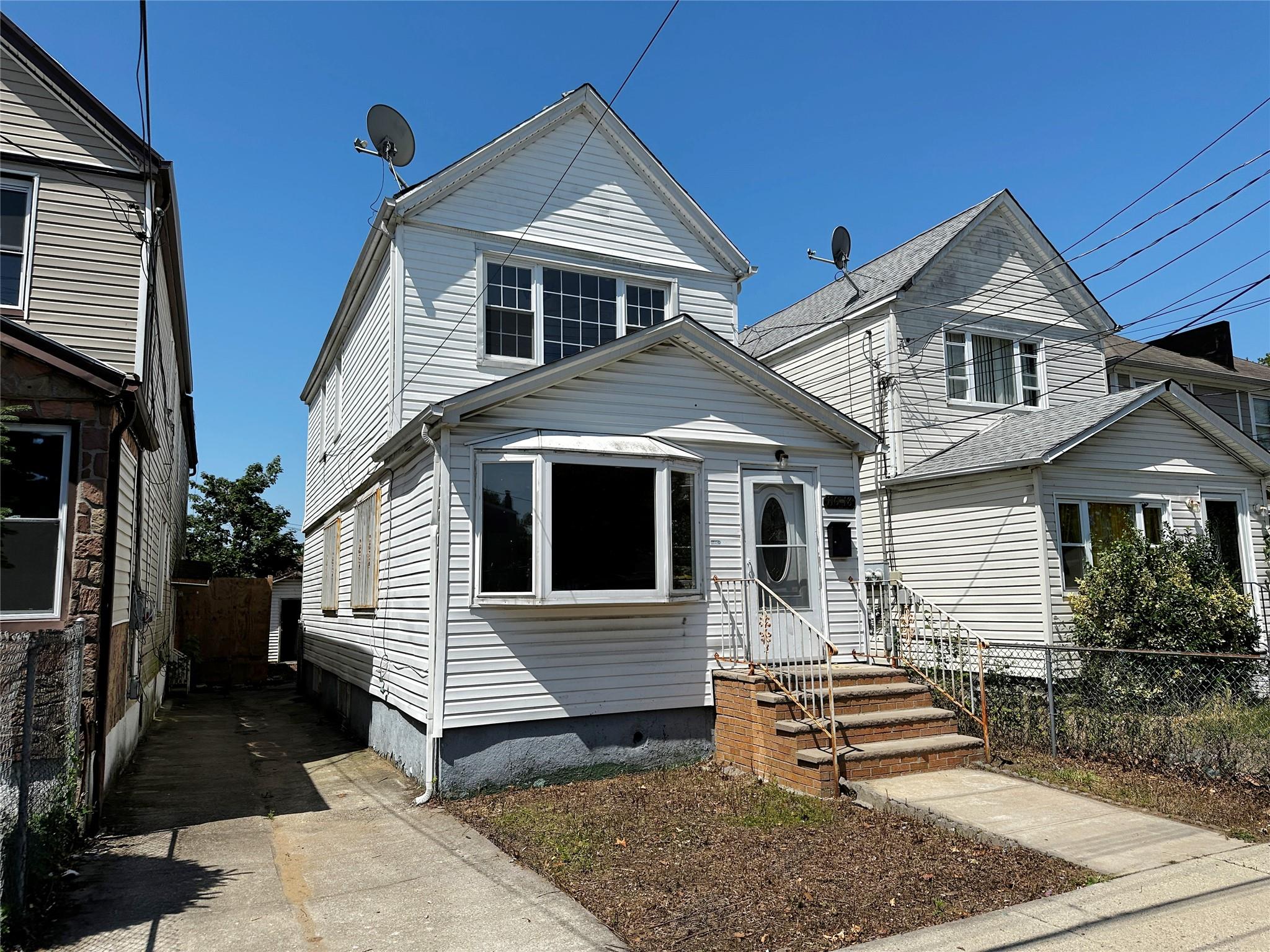 Jamaica, New York, 11433, United States, 3 Bedrooms Bedrooms, ,2 BathroomsBathrooms,Residential,For Sale,1883672