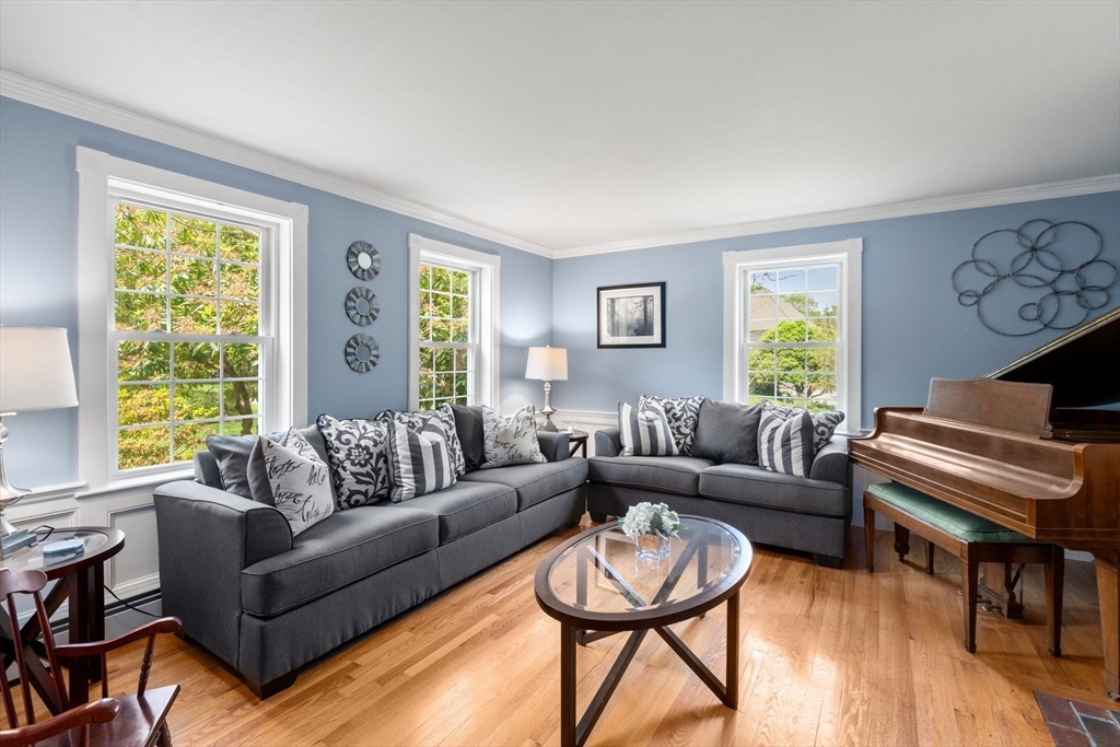 Paxton, Massachusetts, 01612, United States, 4 Bedrooms Bedrooms, ,4 BathroomsBathrooms,Residential,For Sale,1940308