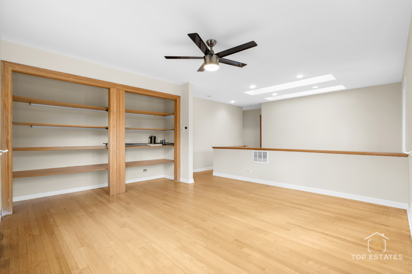 Palatine, Illinois, 60067, United States, 4 Bedrooms Bedrooms, ,3 BathroomsBathrooms,Residential,For Sale,1967917