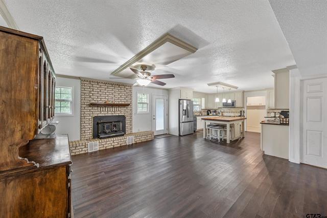 Big Sandy, Texas, 75755, United States, 3 Bedrooms Bedrooms, ,3 BathroomsBathrooms,Residential,For Sale,1873121