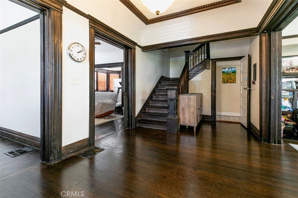 Los Angeles, California, 90006, United States, 5 Bedrooms Bedrooms, ,2 BathroomsBathrooms,Residential,For Sale,1940341