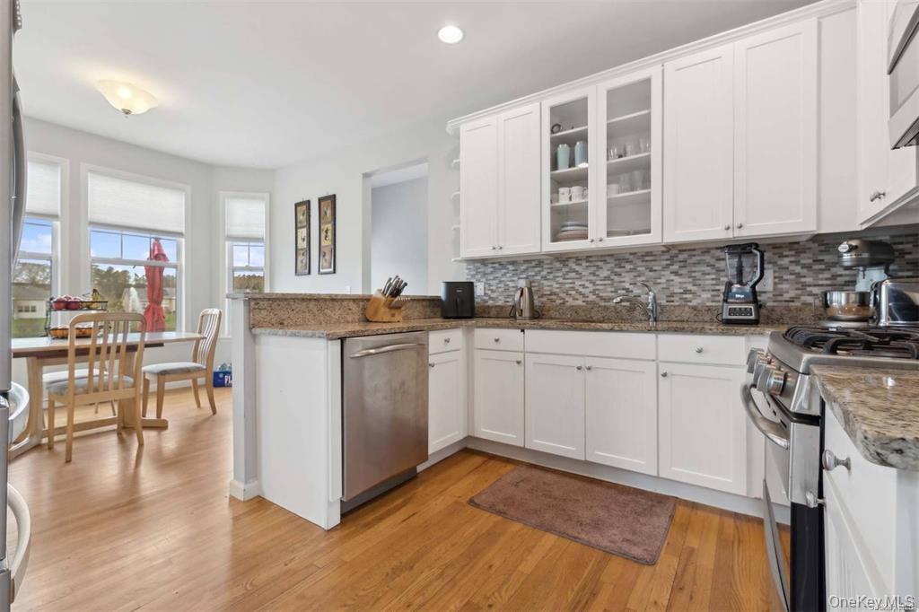 Eastport, New York, 11941, United States, 4 Bedrooms Bedrooms, ,3 BathroomsBathrooms,Residential,For Sale,1987565