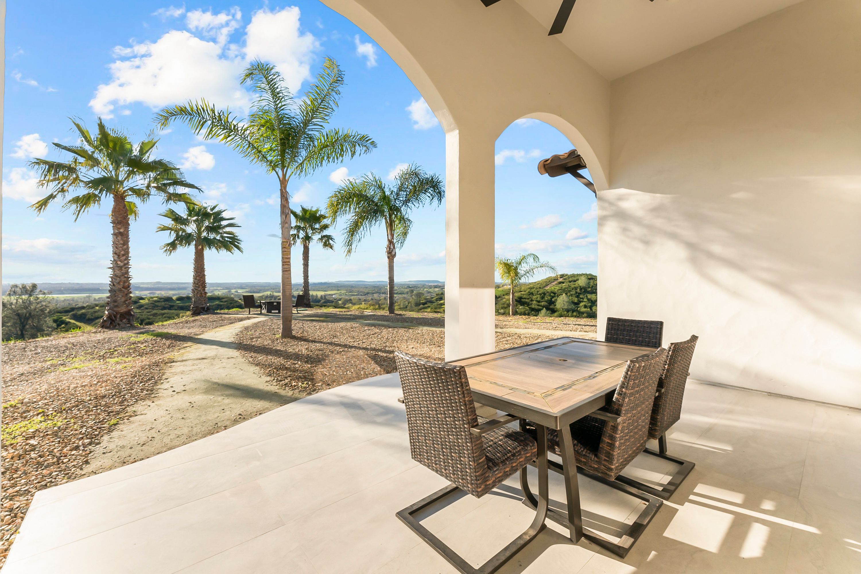  40 Acres - Big Views - Renovated Home - 物件實景