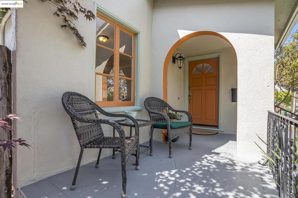 Berkeley, California, 94702, United States, 2 Bedrooms Bedrooms, ,1 BathroomBathrooms,Residential,For Sale,1921727