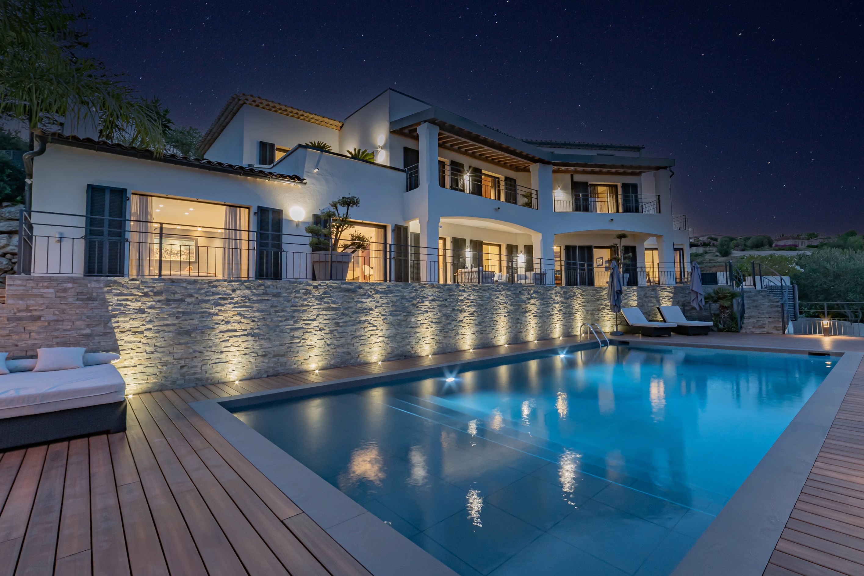  Hills of Cagnes-sur-Mer, luxury renovated sea view villa in a private estate ne… - 物件實景