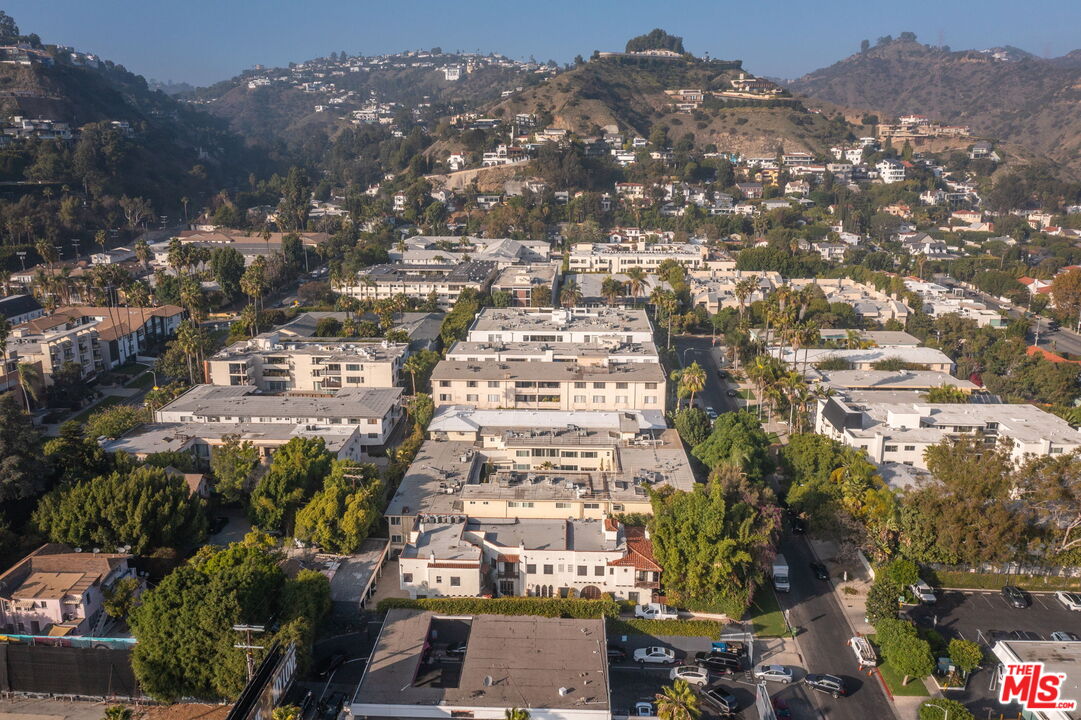 Los Angeles, California, 90046, United States, 3 Bedrooms Bedrooms, ,3 BathroomsBathrooms,Residential,For Sale,1989732