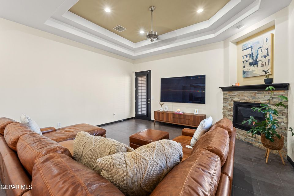 El Paso, Texas, 79912, United States, 4 Bedrooms Bedrooms, ,3 BathroomsBathrooms,Residential,For Sale,1997746