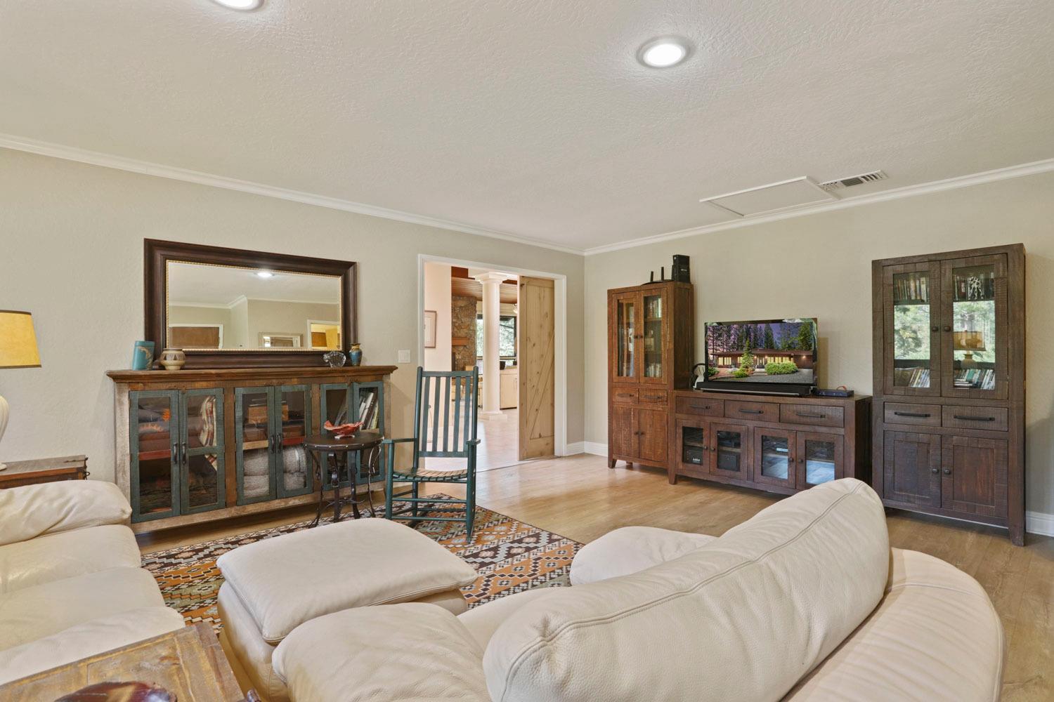 Coulterville, California, 95311, United States, 3 Bedrooms Bedrooms, ,4 BathroomsBathrooms,Residential,For Sale,1792309