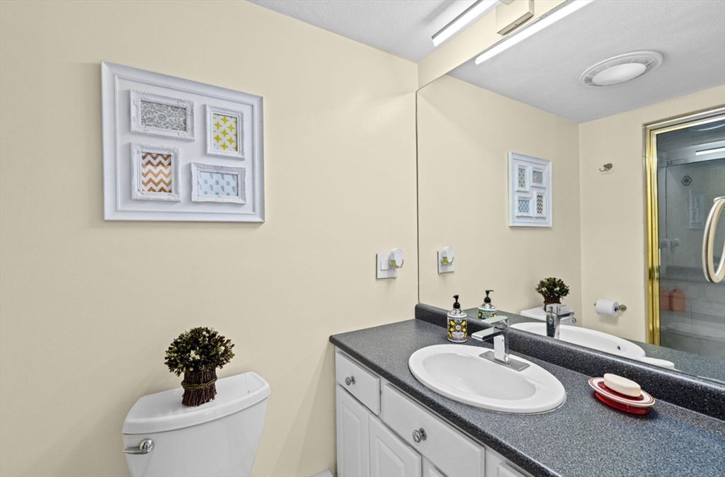 Braintree, Massachusetts, 02184, United States, 5 Bedrooms Bedrooms, ,4 BathroomsBathrooms,Residential,For Sale,1857635