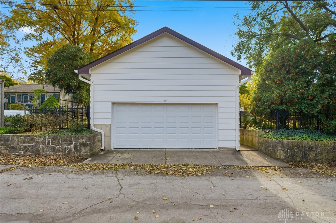 Oakwood, Ohio, 45409, United States, 4 Bedrooms Bedrooms, ,3 BathroomsBathrooms,Residential,For Sale,1987886