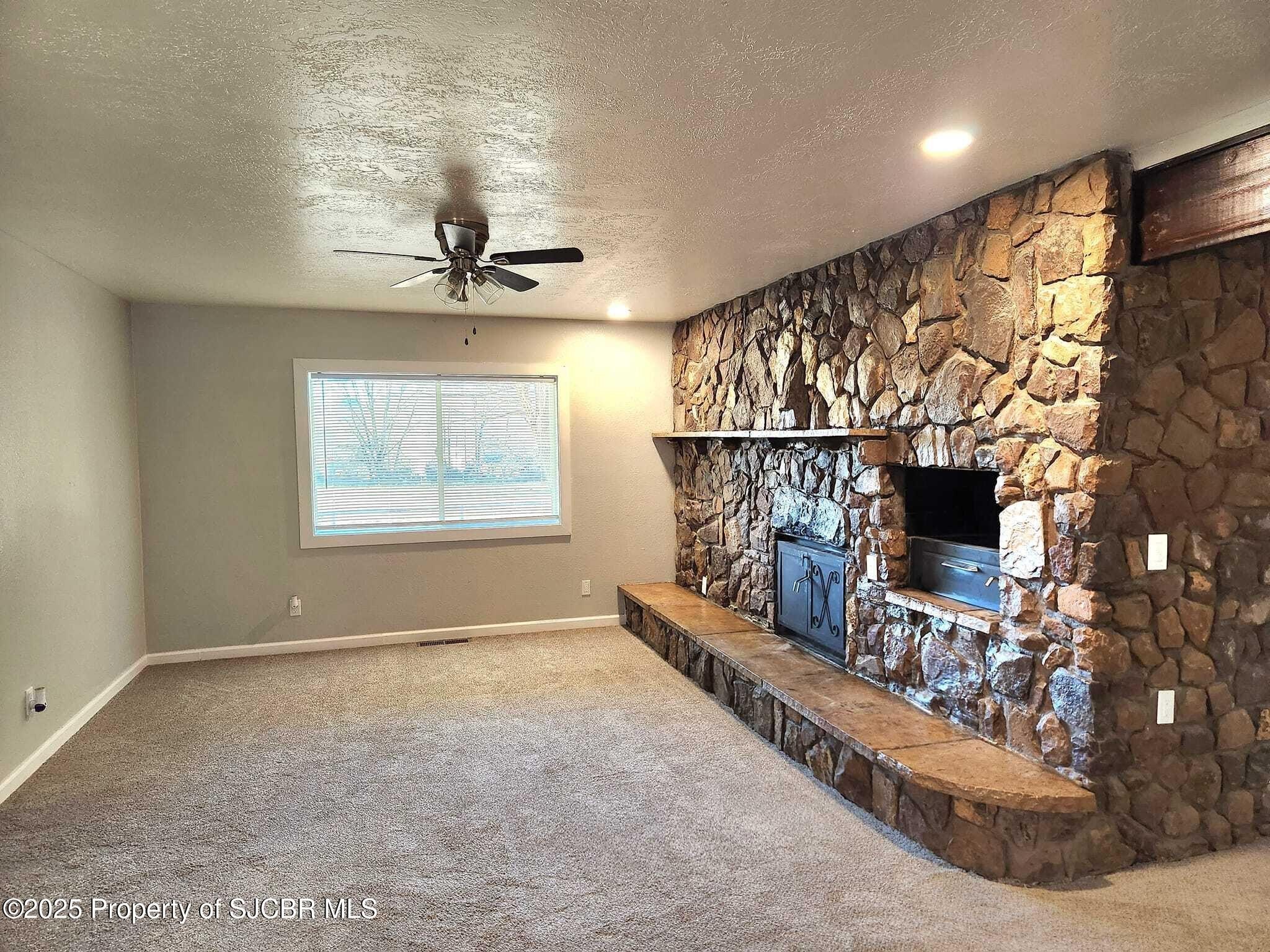 Flora Vista, New Mexico, 87415, United States, 5 Bedrooms Bedrooms, ,3 BathroomsBathrooms,Residential,For Sale,1926388
