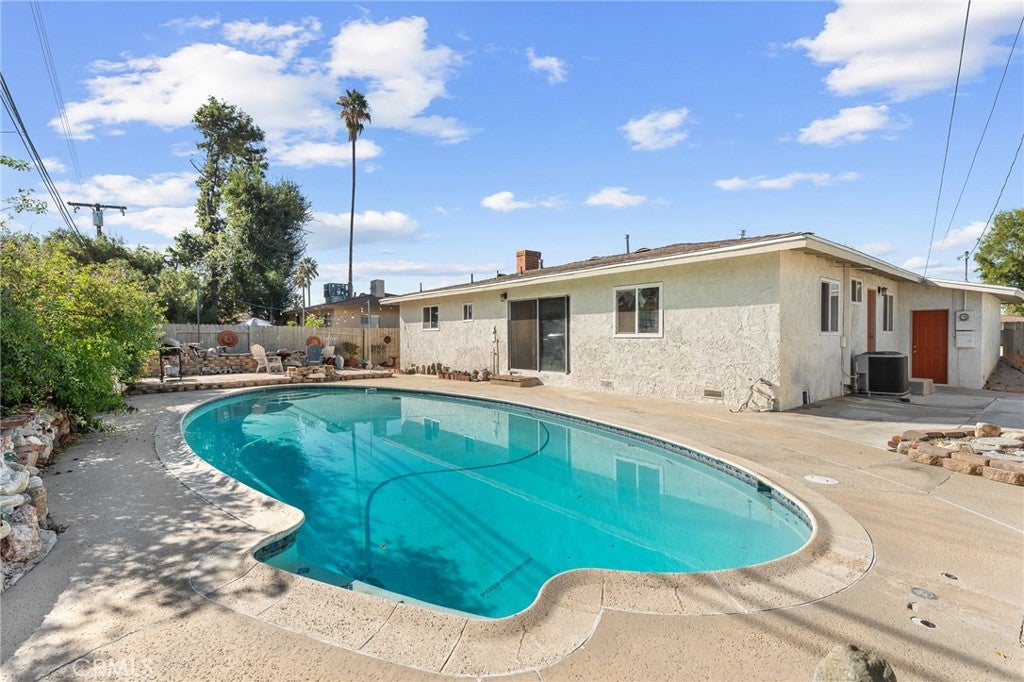 Redlands, California, 92374, United States, 4 Bedrooms Bedrooms, ,2 BathroomsBathrooms,Residential,For Sale,1987095