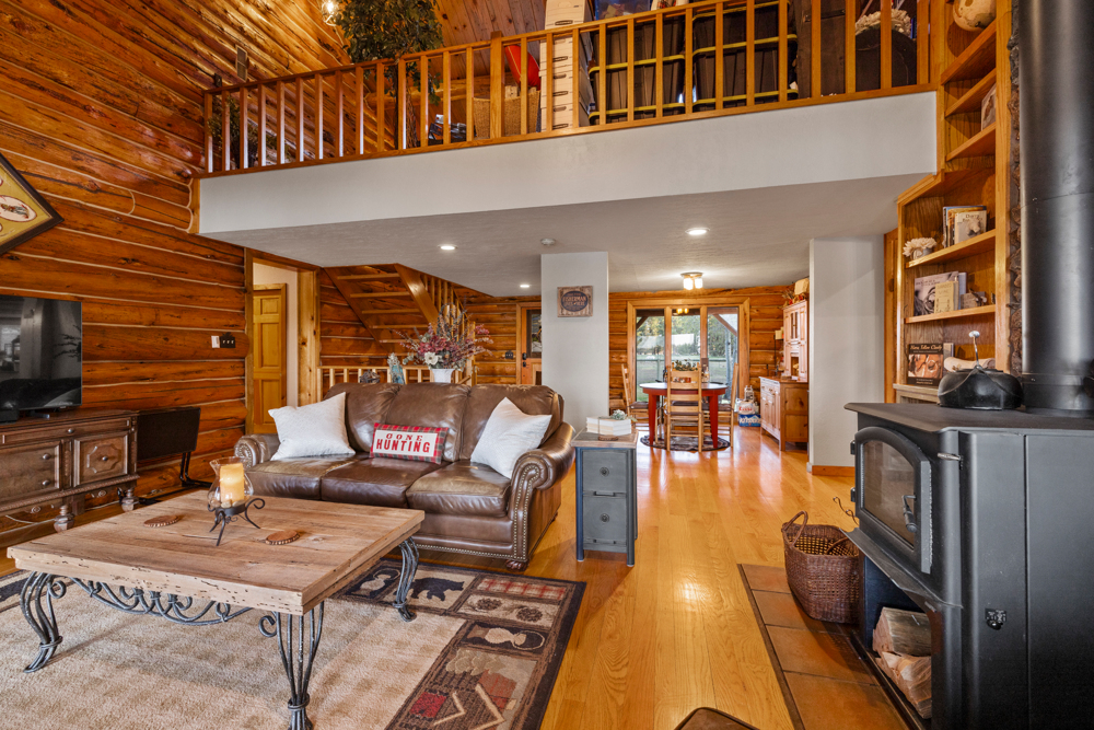 CHILOQUIN, Oregon, 97624, United States, 3 Bedrooms Bedrooms, ,3 BathroomsBathrooms,Residential,For Sale,1974697