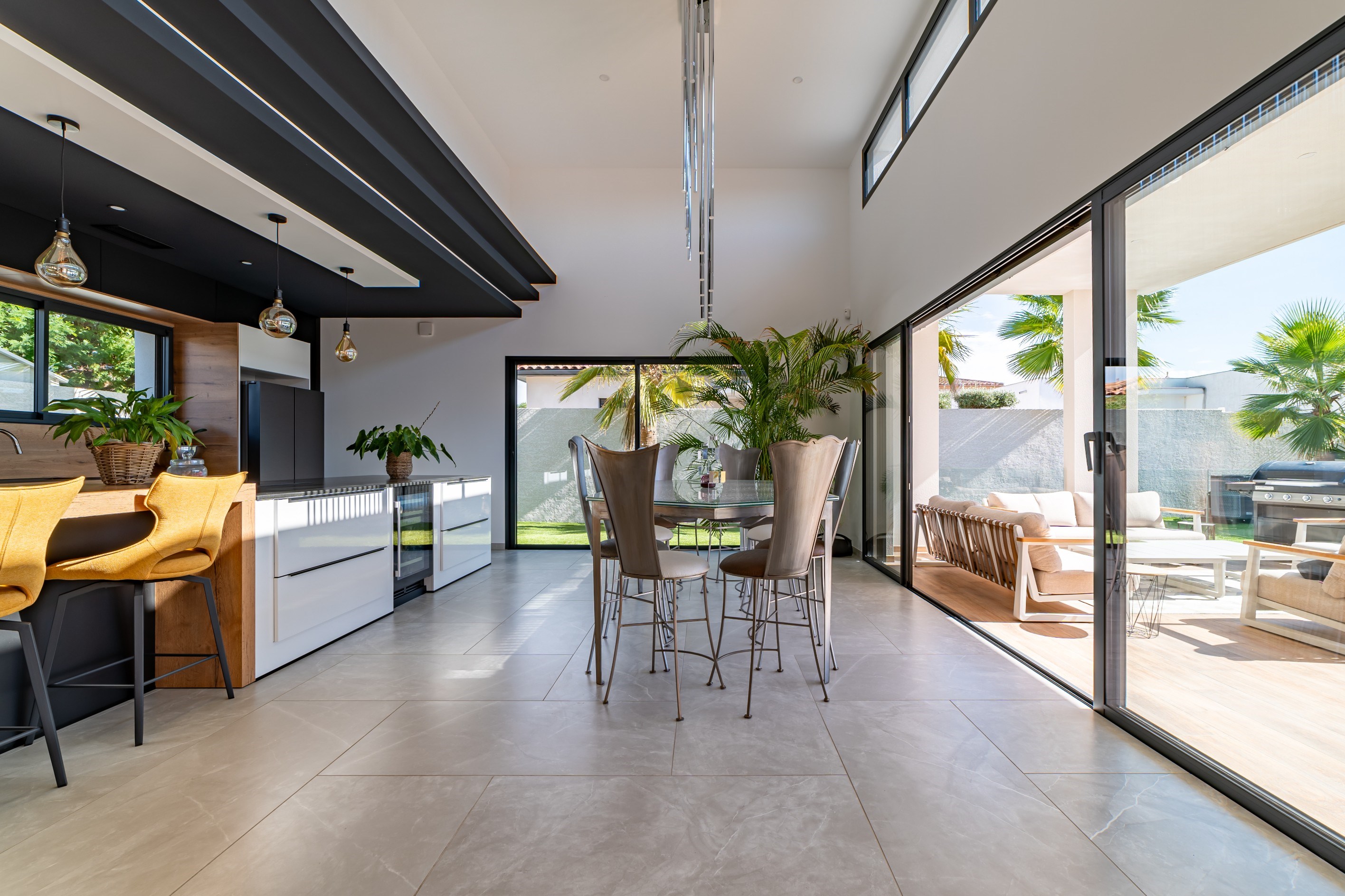  Exceptional single-story villa in Vias – 15 minutes