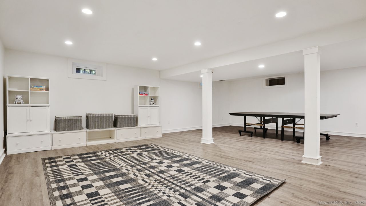 Westport, Connecticut, 06880, United States, 4 Bedrooms Bedrooms, ,4 BathroomsBathrooms,Residential,For Sale,1991642