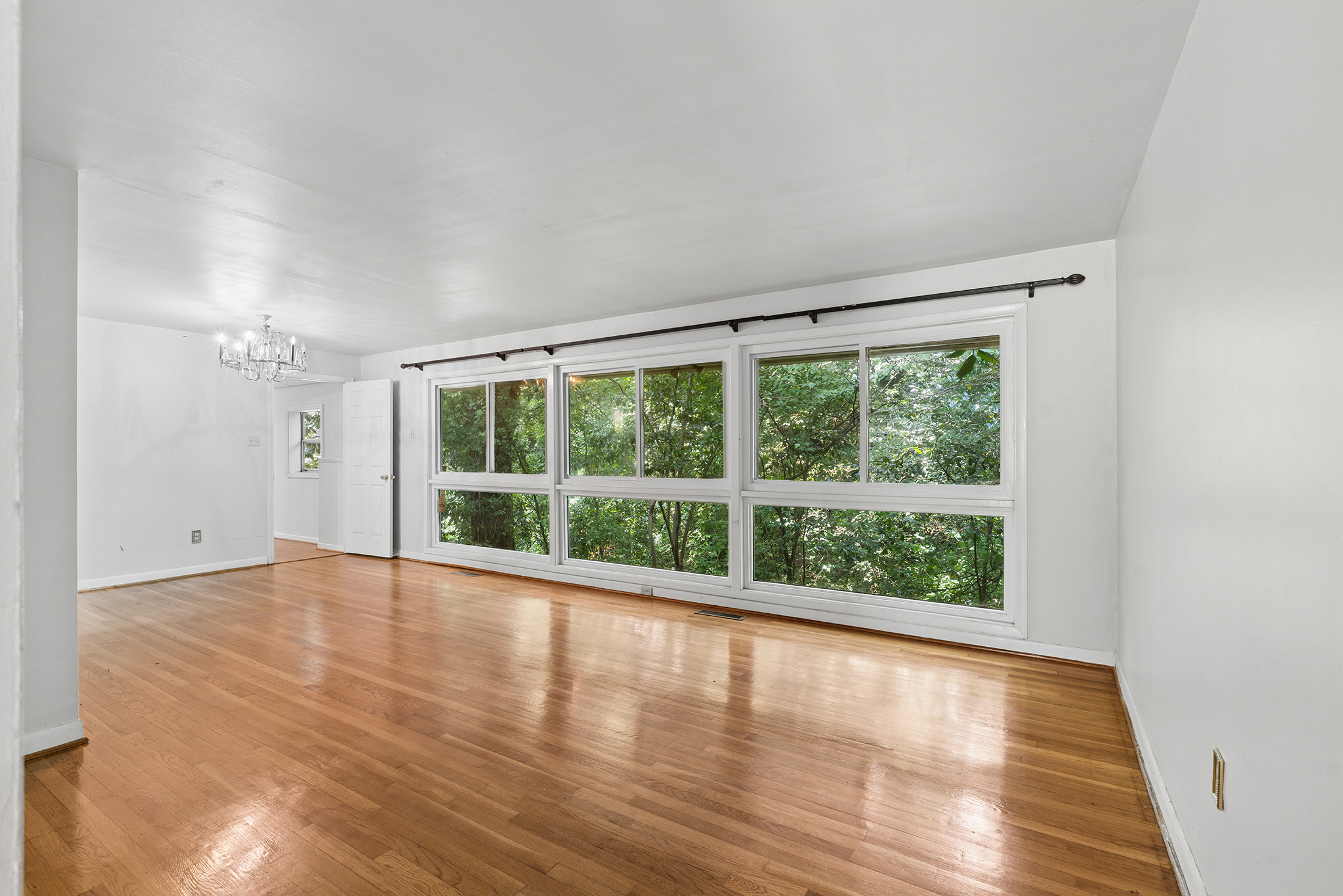  Ranch-style Home in an Outstanding Location and with Great Long-term Potential - 物件實景