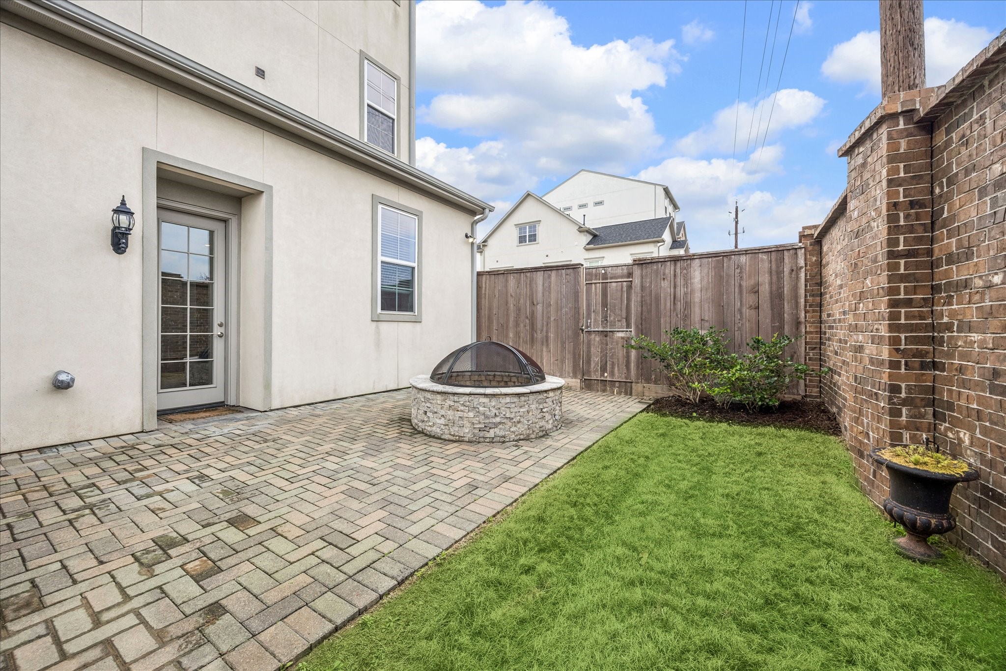  3622 Somerset York Lane - 物件實景