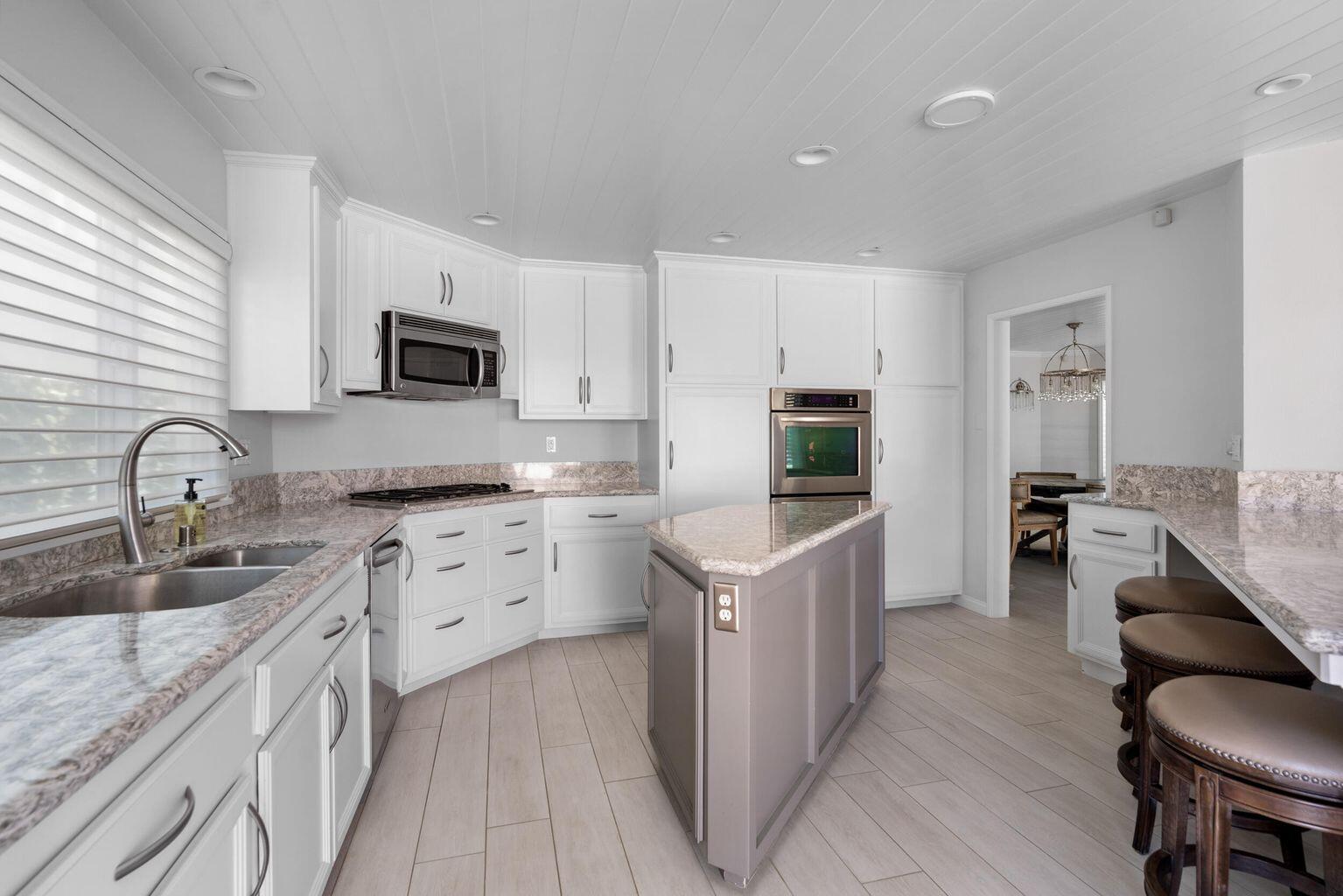 Newport Beach, California, 92661, United States, 4 Bedrooms Bedrooms, ,4 BathroomsBathrooms,Residential,For Sale,1849950