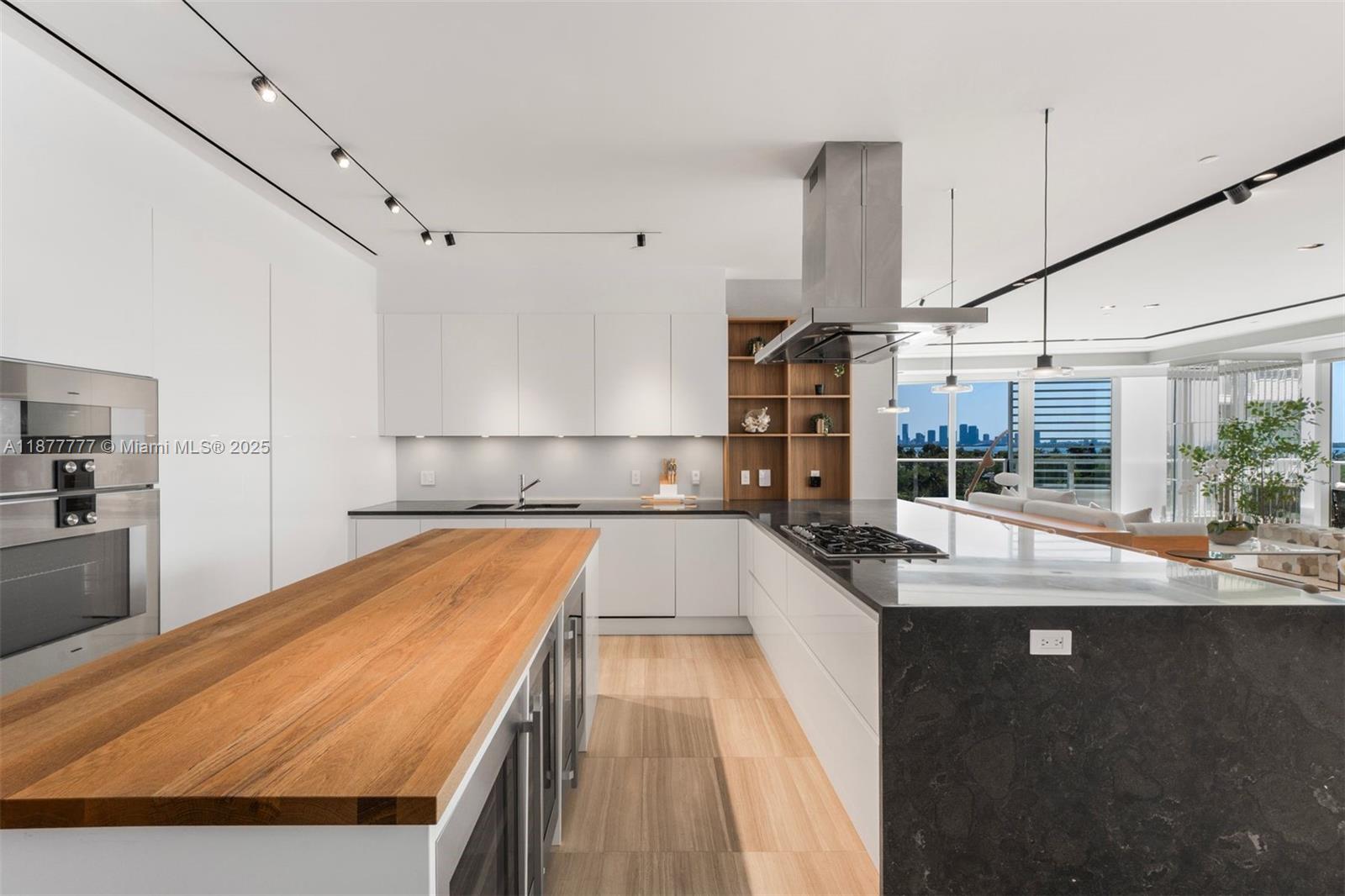 Miami Beach, Florida, 33140, United States, 4 Bedrooms Bedrooms, ,5 BathroomsBathrooms,Residential,For Sale,1948175