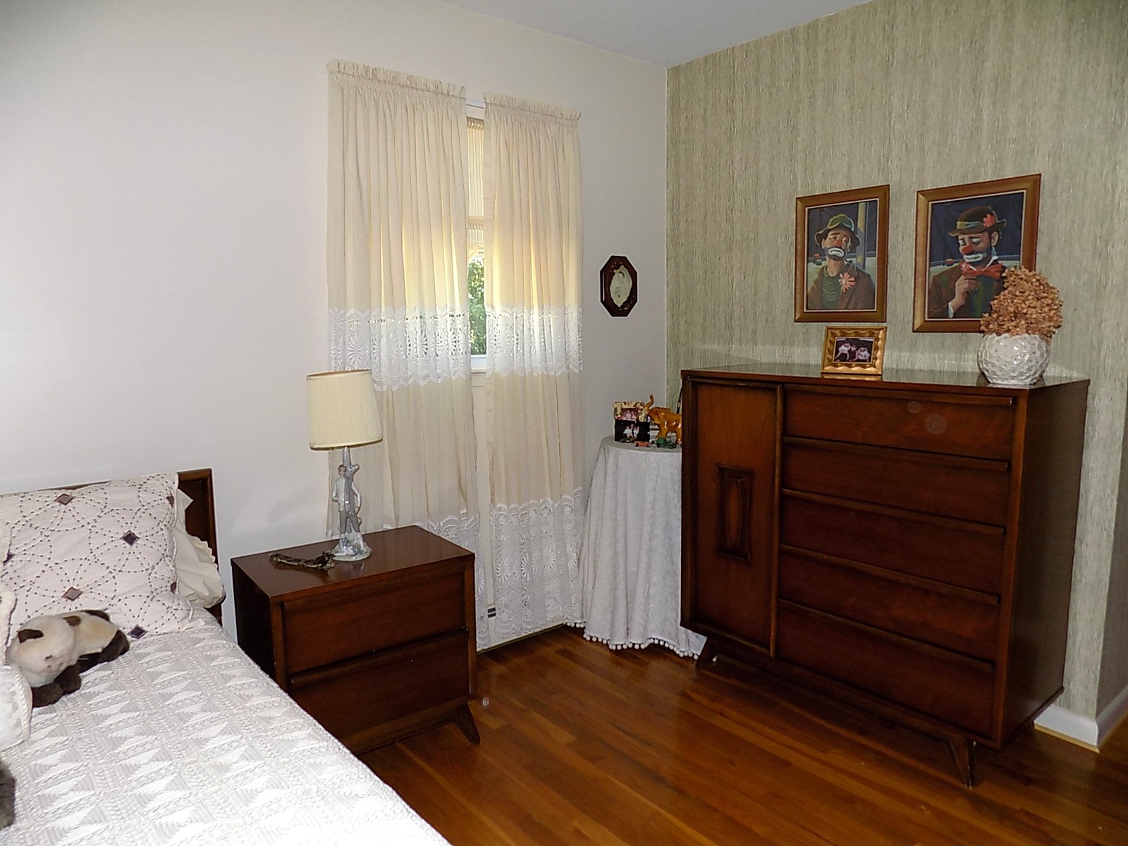 Pompton Plains, New Jersey, 07444, United States, 3 Bedrooms Bedrooms, ,2 BathroomsBathrooms,Residential,For Sale,1937203