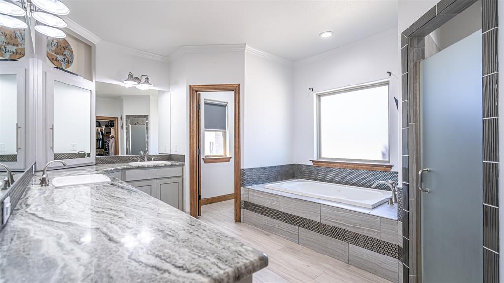 Azle, Texas, 76020, United States, 5 Bedrooms Bedrooms, ,4 BathroomsBathrooms,Residential,For Sale,1978324