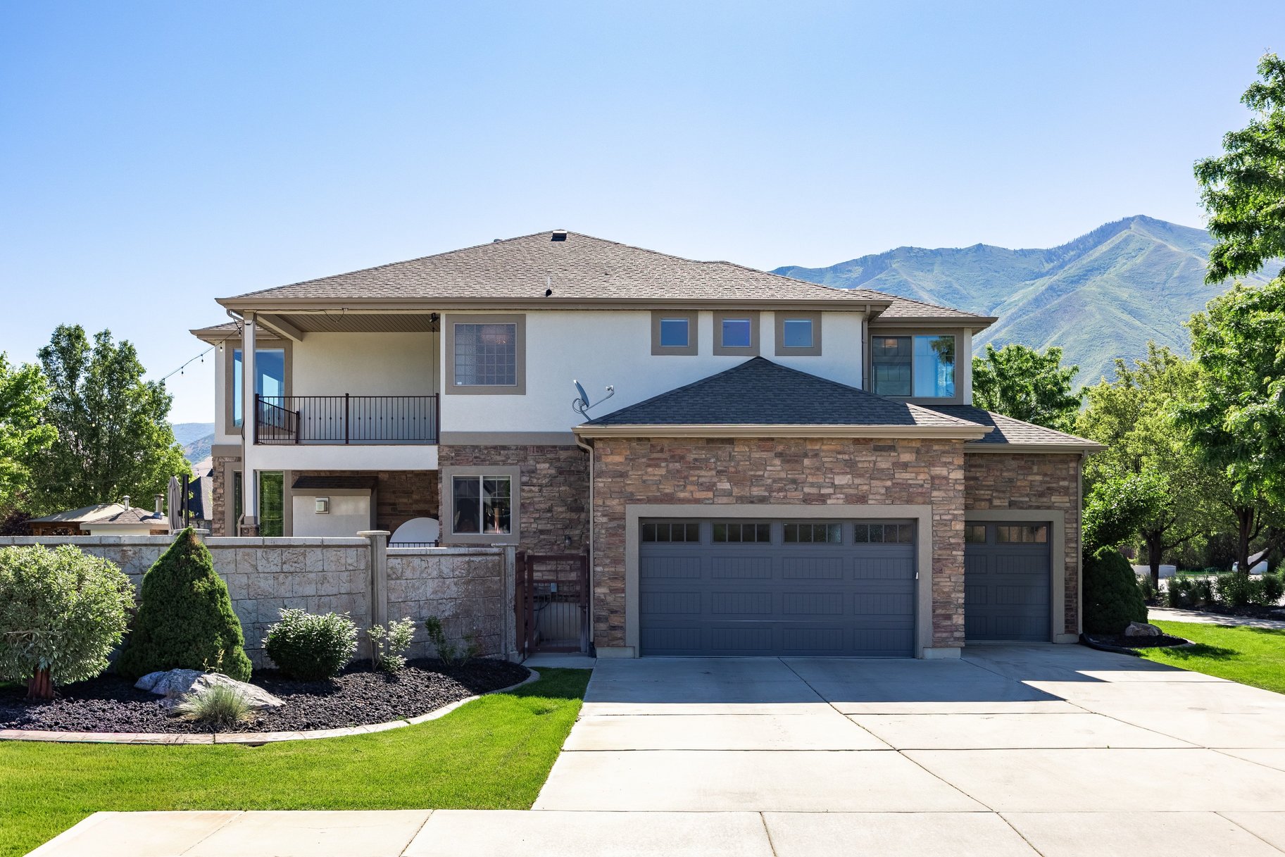  Newly Updated Home with Pool, Lazy River & Detached Garage - 物件實景