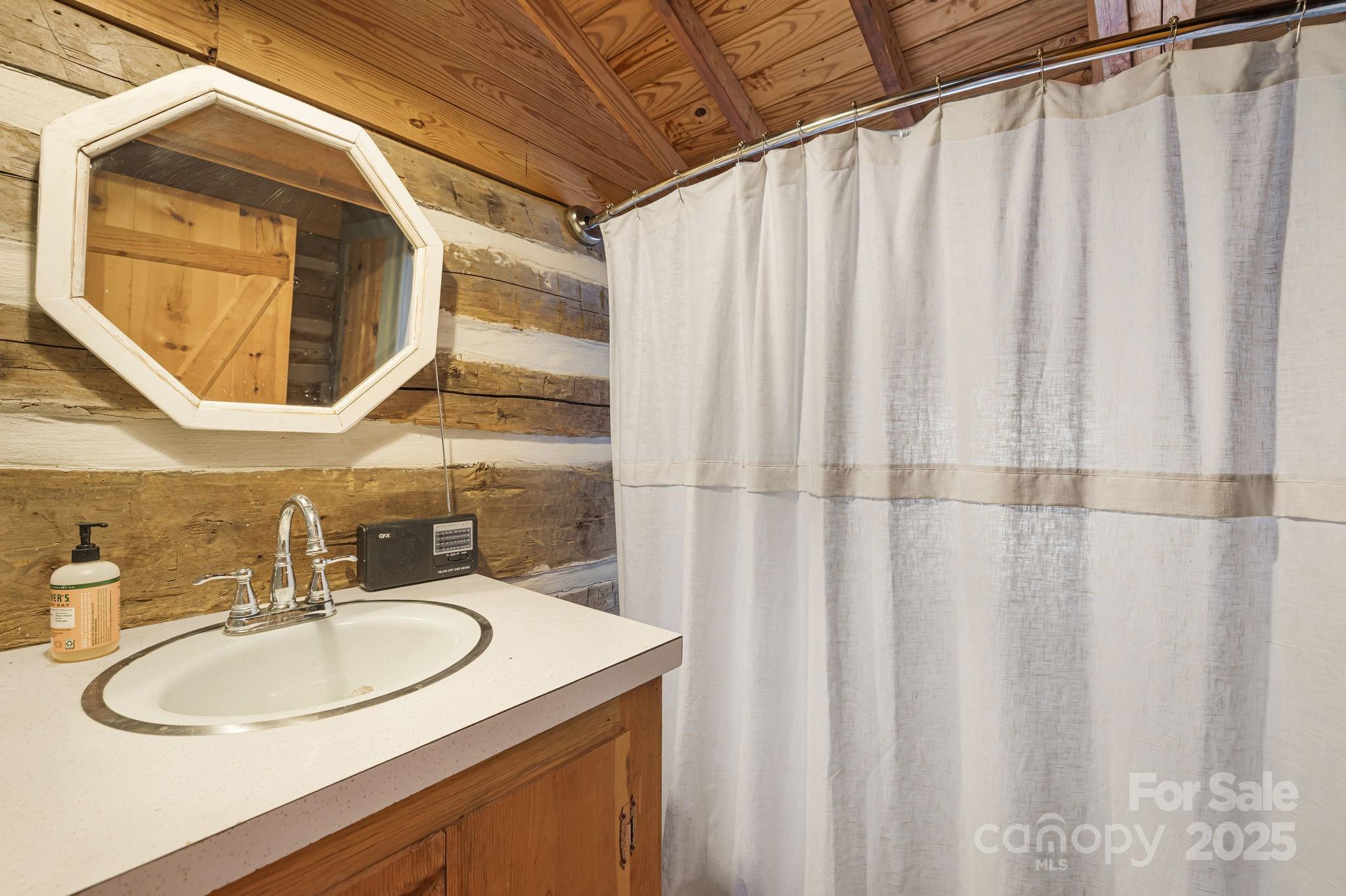 Burnsville, North Carolina, 28714, United States, 3 Bedrooms Bedrooms, ,2 BathroomsBathrooms,Residential,For Sale,1967012