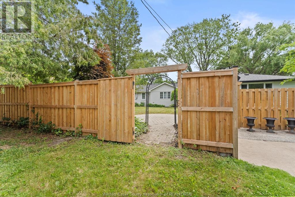 WINDSOR, Ontario, N8P 1C1, CA, 3 Bedrooms Bedrooms, ,2 BathroomsBathrooms,Residential,For Sale,1882295