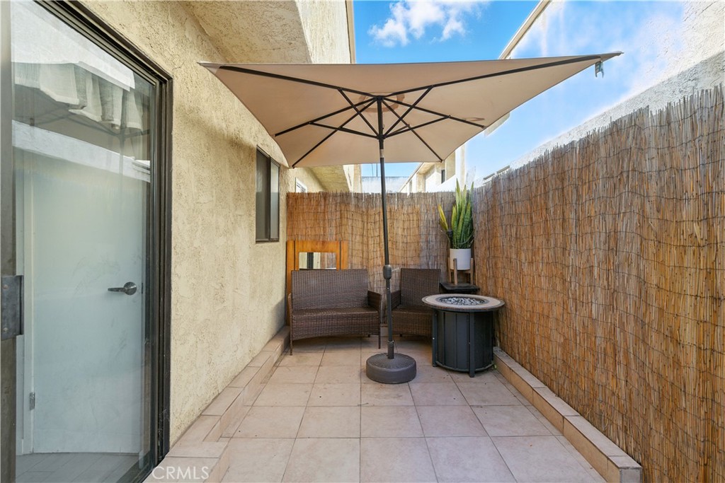 Van Nuys, California, 91405, United States, 3 Bedrooms Bedrooms, ,2 BathroomsBathrooms,Residential,For Sale,1927818