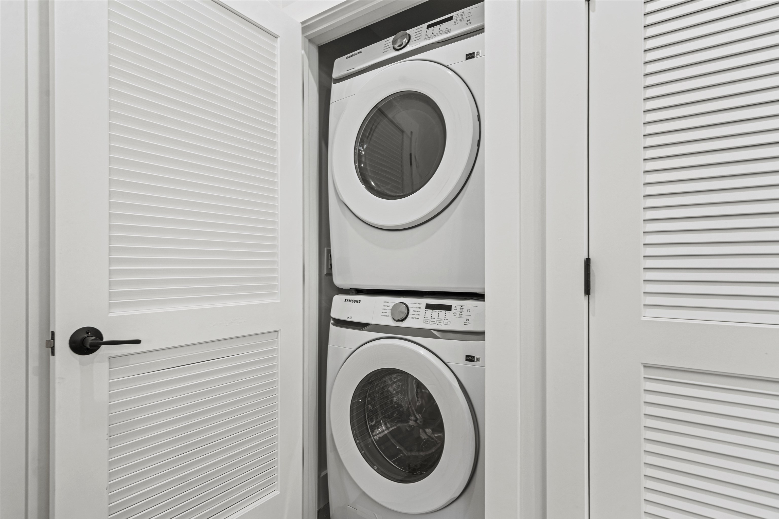 Jersey City, New Jersey, 07307, United States, 3 Bedrooms Bedrooms, ,3 BathroomsBathrooms,Residential,For Sale,2001766