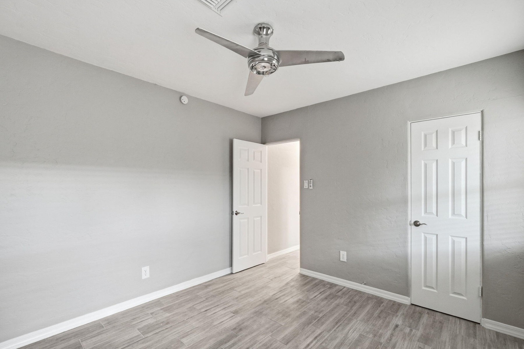  1046 E Clarendon Avenue Phoenix, AZ - 物件實景