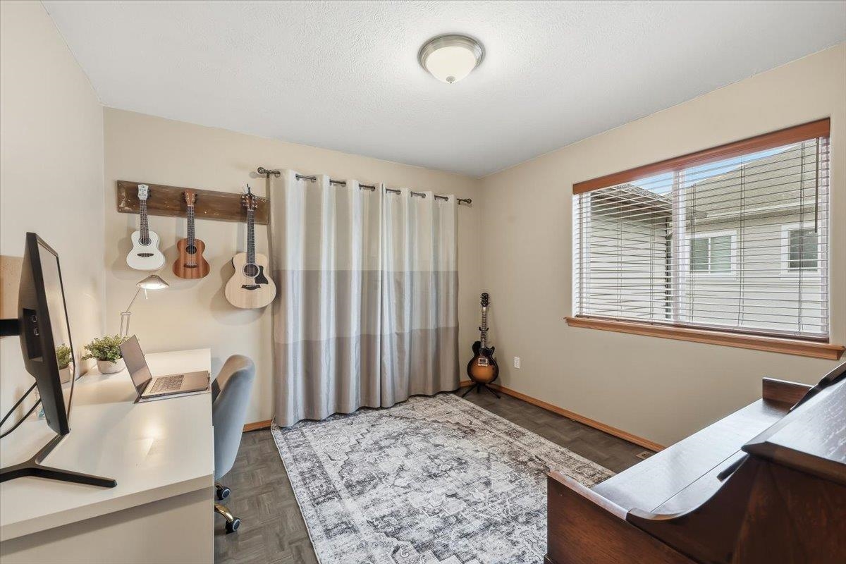 Greenacres, Washington, 99016, United States, 6 Bedrooms Bedrooms, ,3 BathroomsBathrooms,Residential,For Sale,1992048