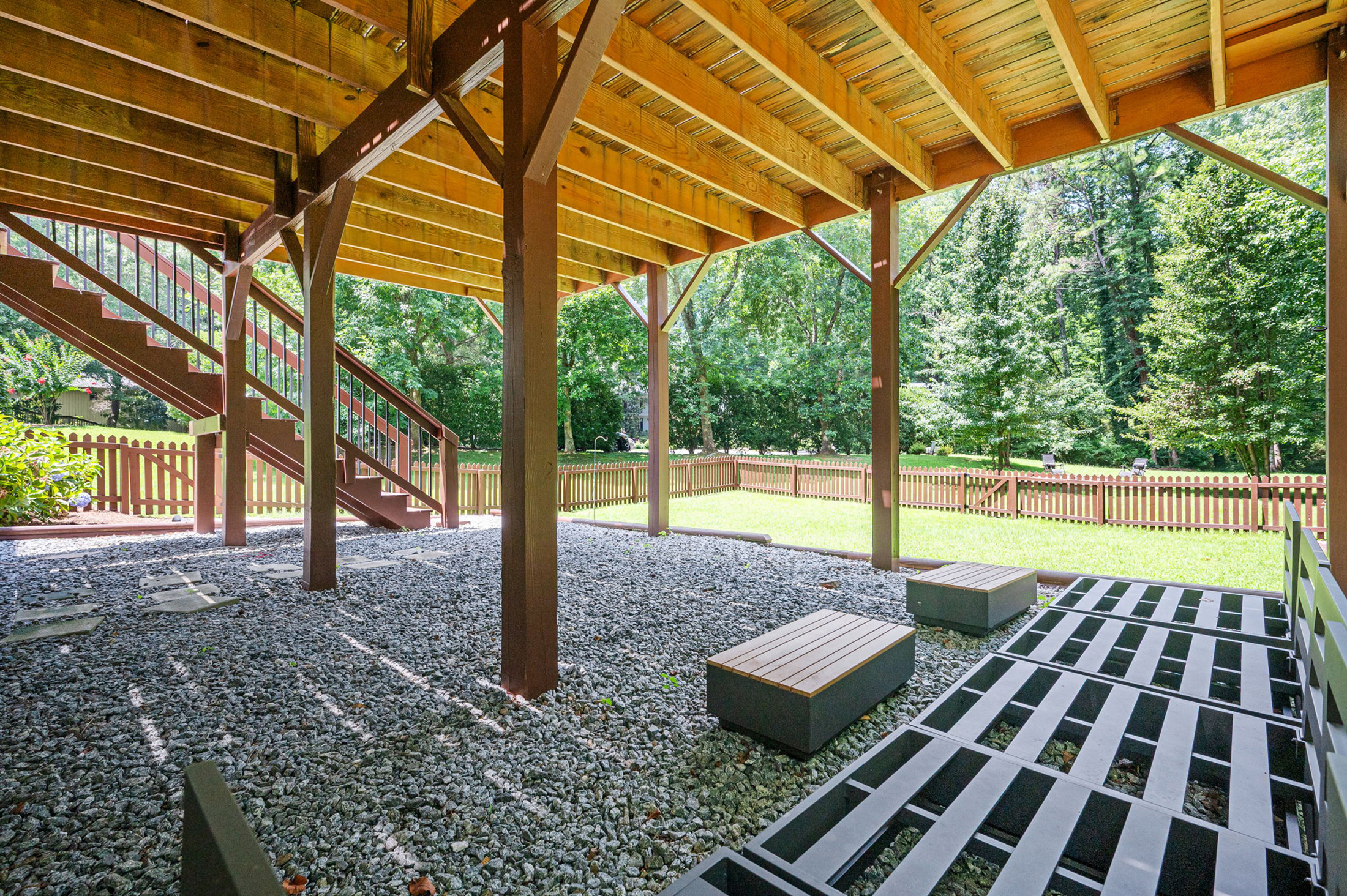  Exceptional Home Nestled on 0.83+/- Acre Picturesque Corner Lot - 物件實景