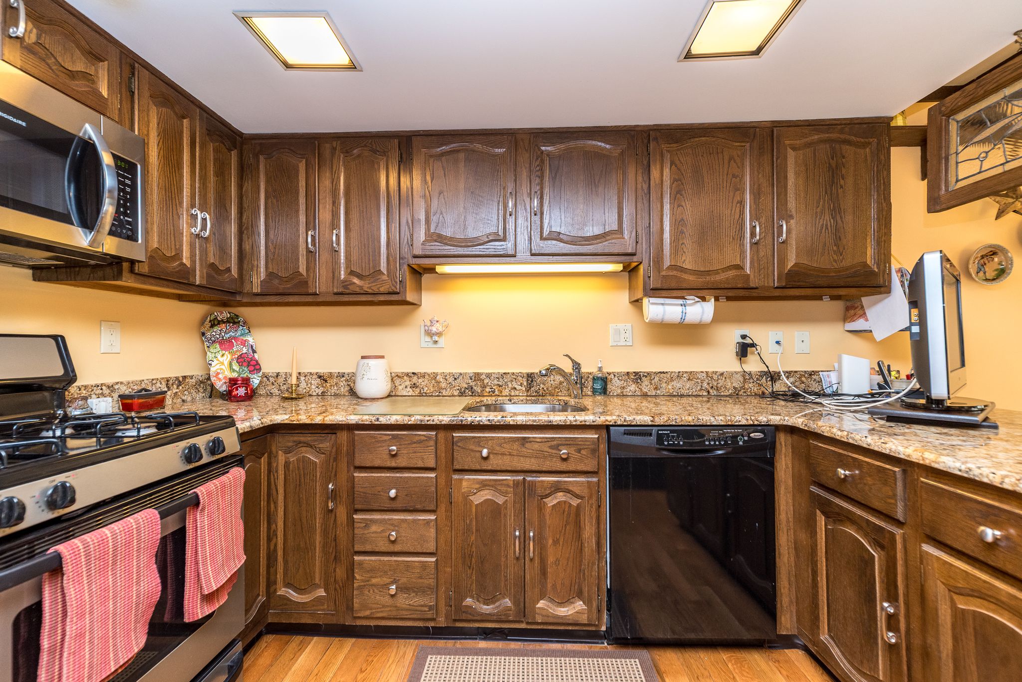 Chesterbrook, Pennsylvania, 19087, United States, 2 Bedrooms Bedrooms, ,3 BathroomsBathrooms,Residential,For Sale,1978885