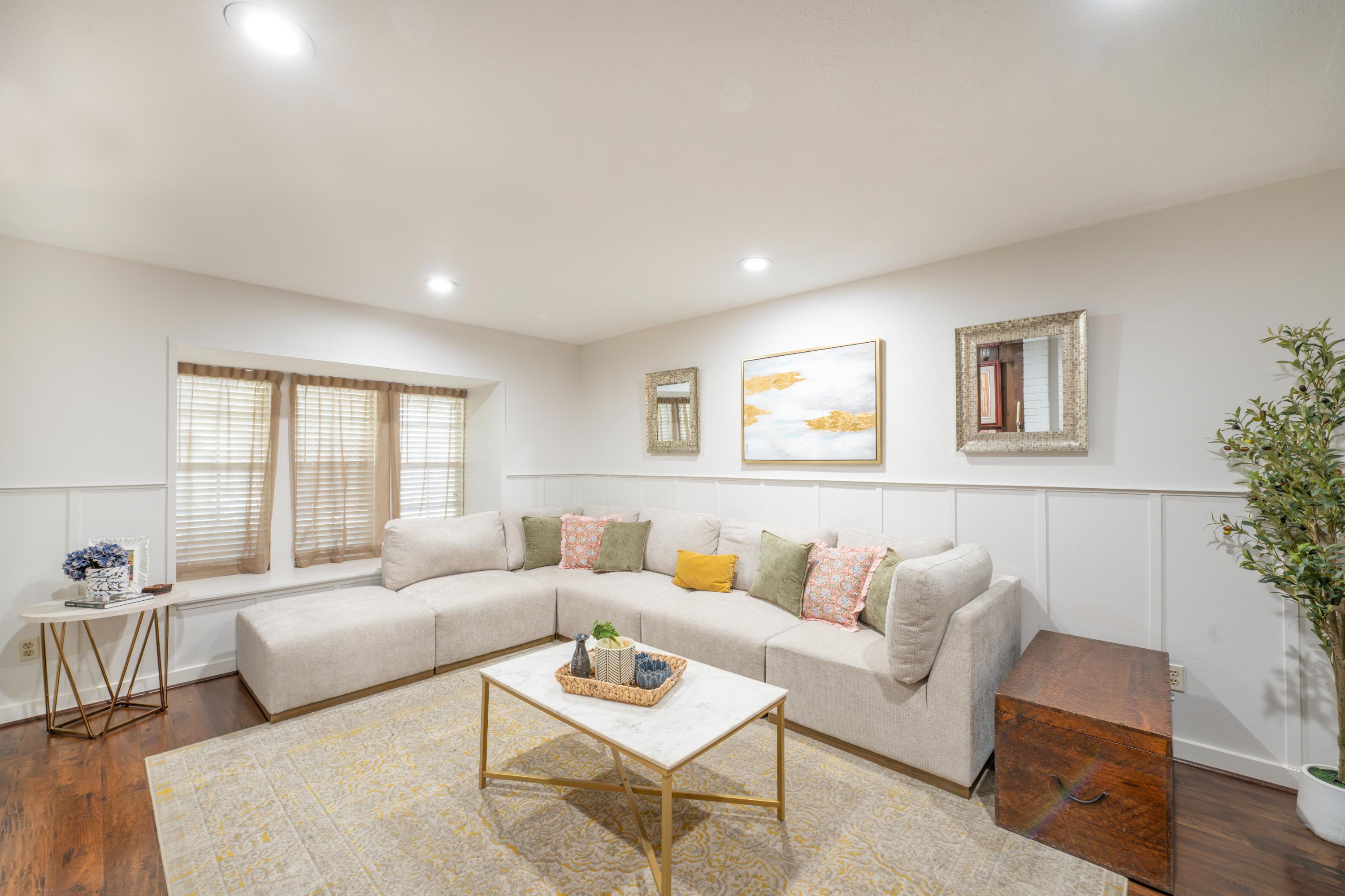  Comfort, Convenience, and Charm—Beautiful 3-Bedroom Townhome - 物件實景