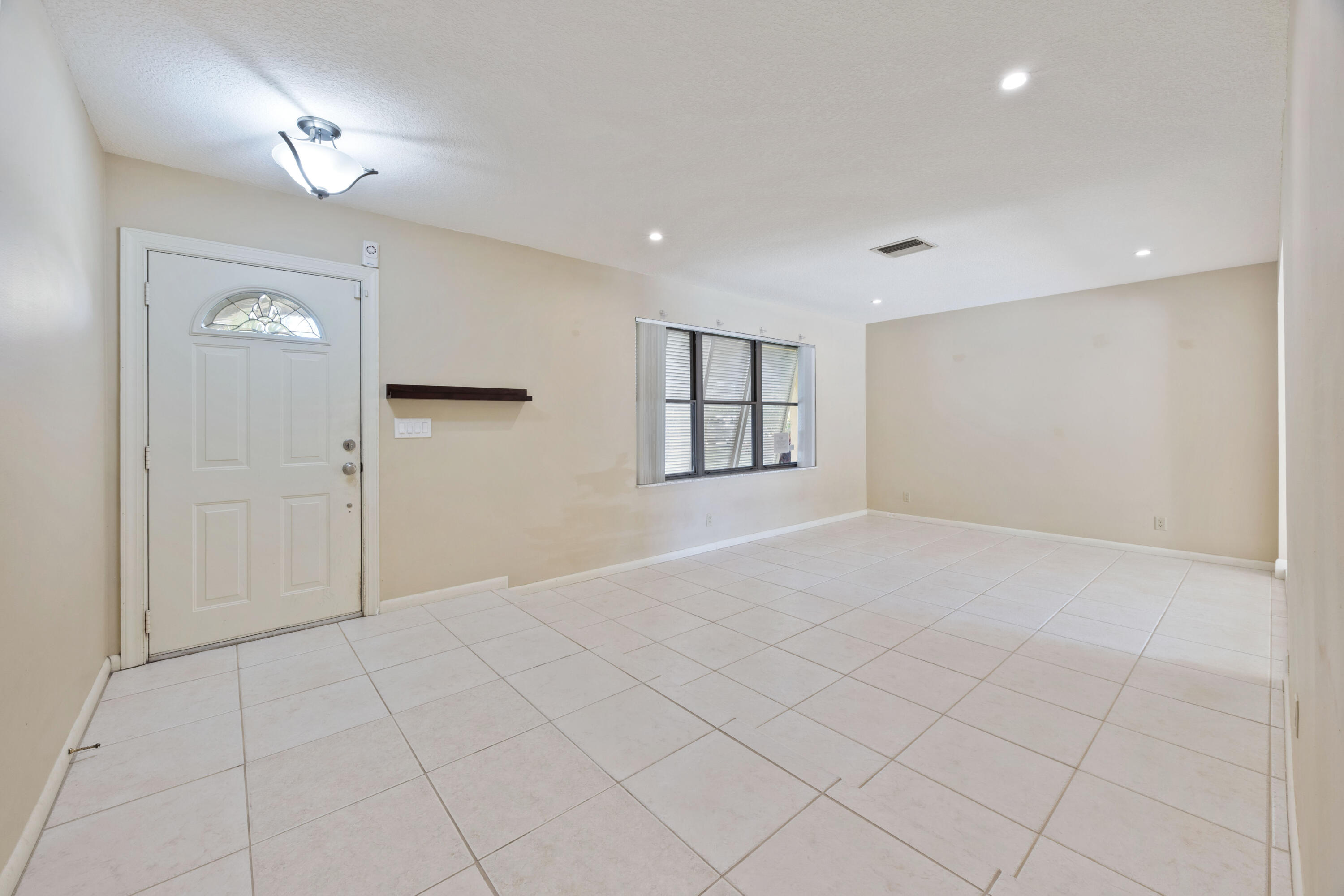 Lake Worth, Florida, 33462, United States, 3 Bedrooms Bedrooms, ,2 BathroomsBathrooms,Residential,For Sale,1966496