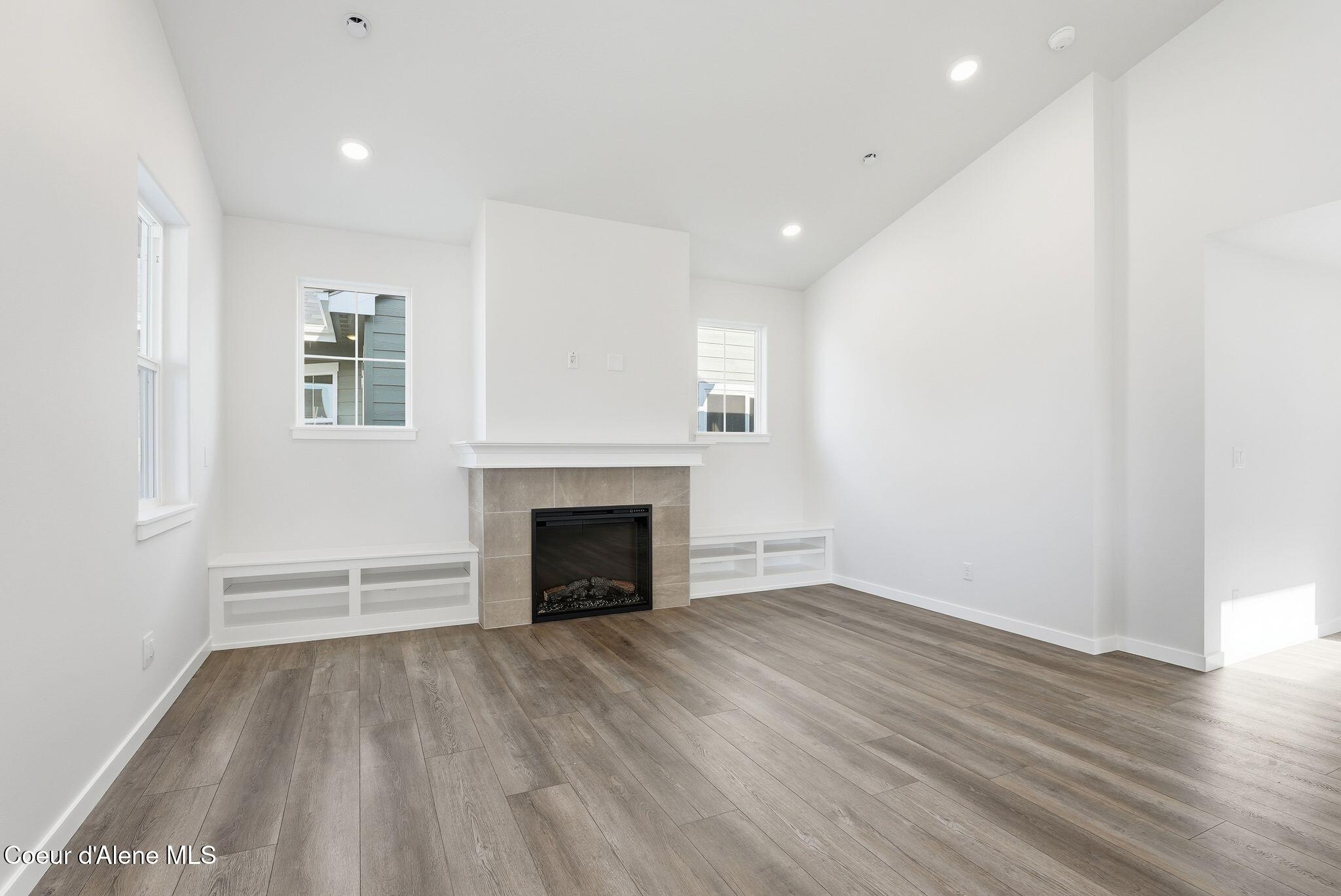 Coeur D'alene, Idaho, 83815, United States, 2 Bedrooms Bedrooms, ,Residential,For Sale,1991054