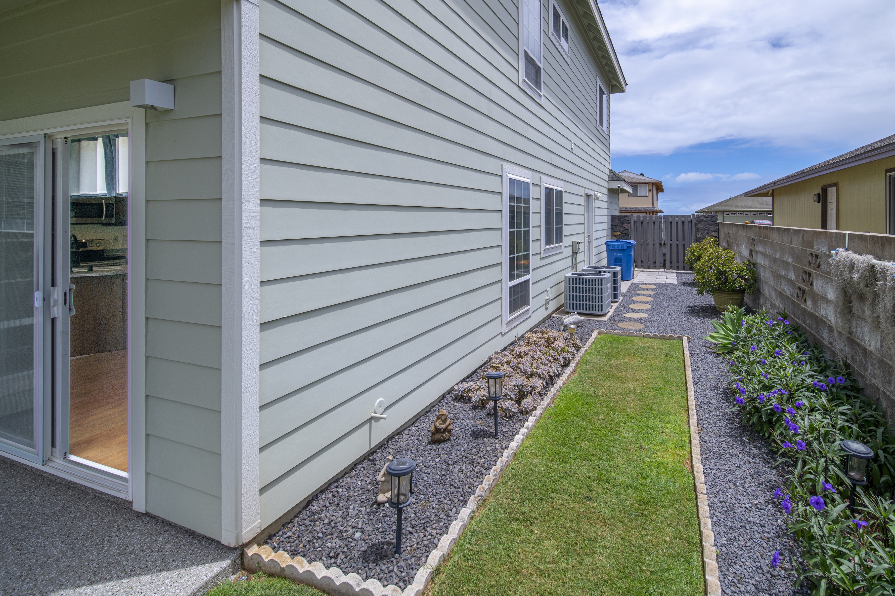  Pride of ownership explains this 4 bedroom 2.5 bath home & backyard - 物件實景