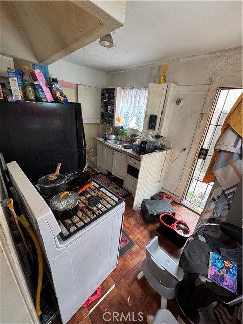 Los Angeles, California, 90043, United States, 3 Bedrooms Bedrooms, ,2 BathroomsBathrooms,Residential,For Sale,1930153