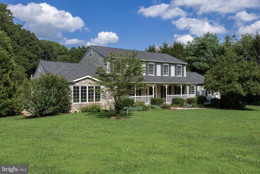 Cream Ridge, New Jersey, 08514, United States, 4 Bedrooms Bedrooms, ,3 BathroomsBathrooms,Residential,For Sale,1902972