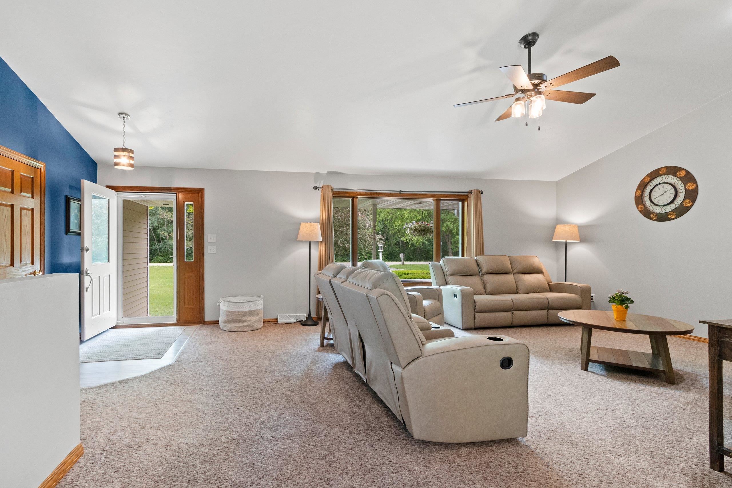 DE PERE, Wisconsin, 54115, United States, 3 Bedrooms Bedrooms, ,4 BathroomsBathrooms,Residential,For Sale,1912239