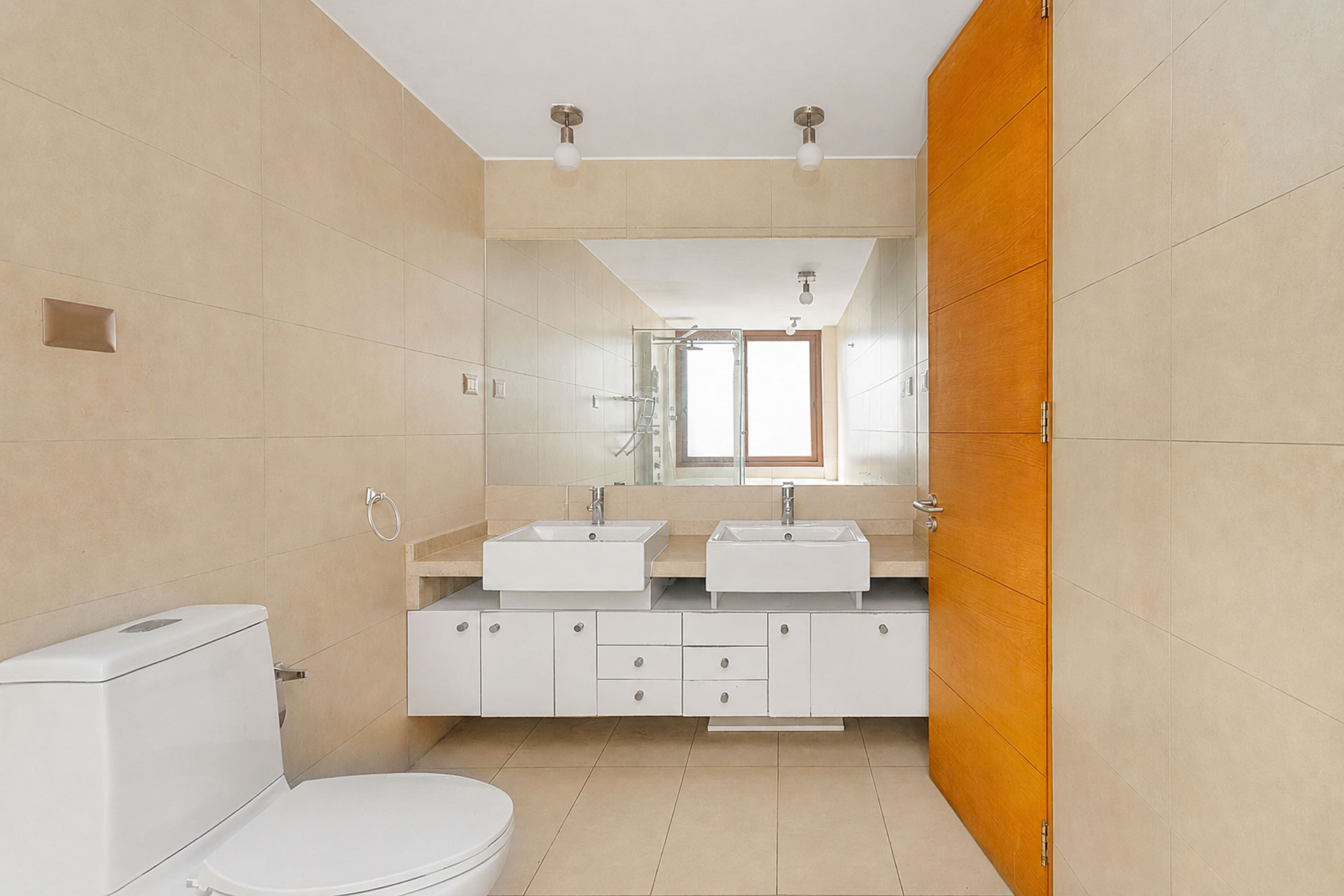  Modern home with generous living spaces,  in La Reina Alta - 物件實景