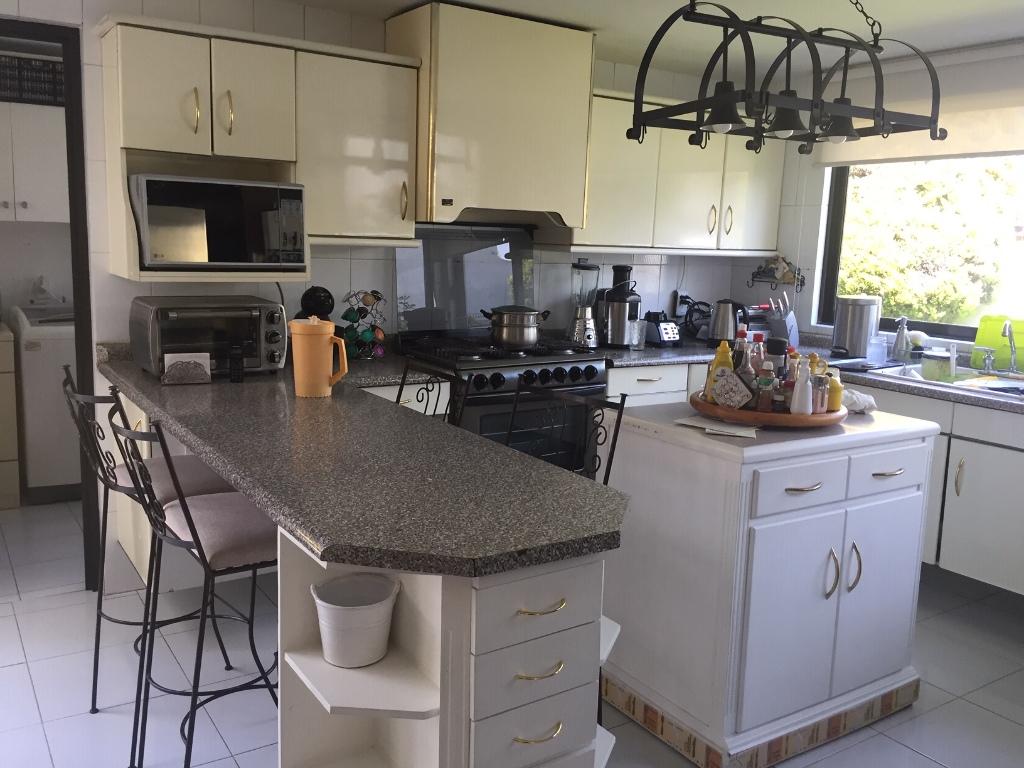 Paseo de Santa Ana, Metepec, Estado de México, 52172, Mexico, 3 Bedrooms Bedrooms, ,3 BathroomsBathrooms,Residential,For Sale,Paseo de Santa Ana,1549334
