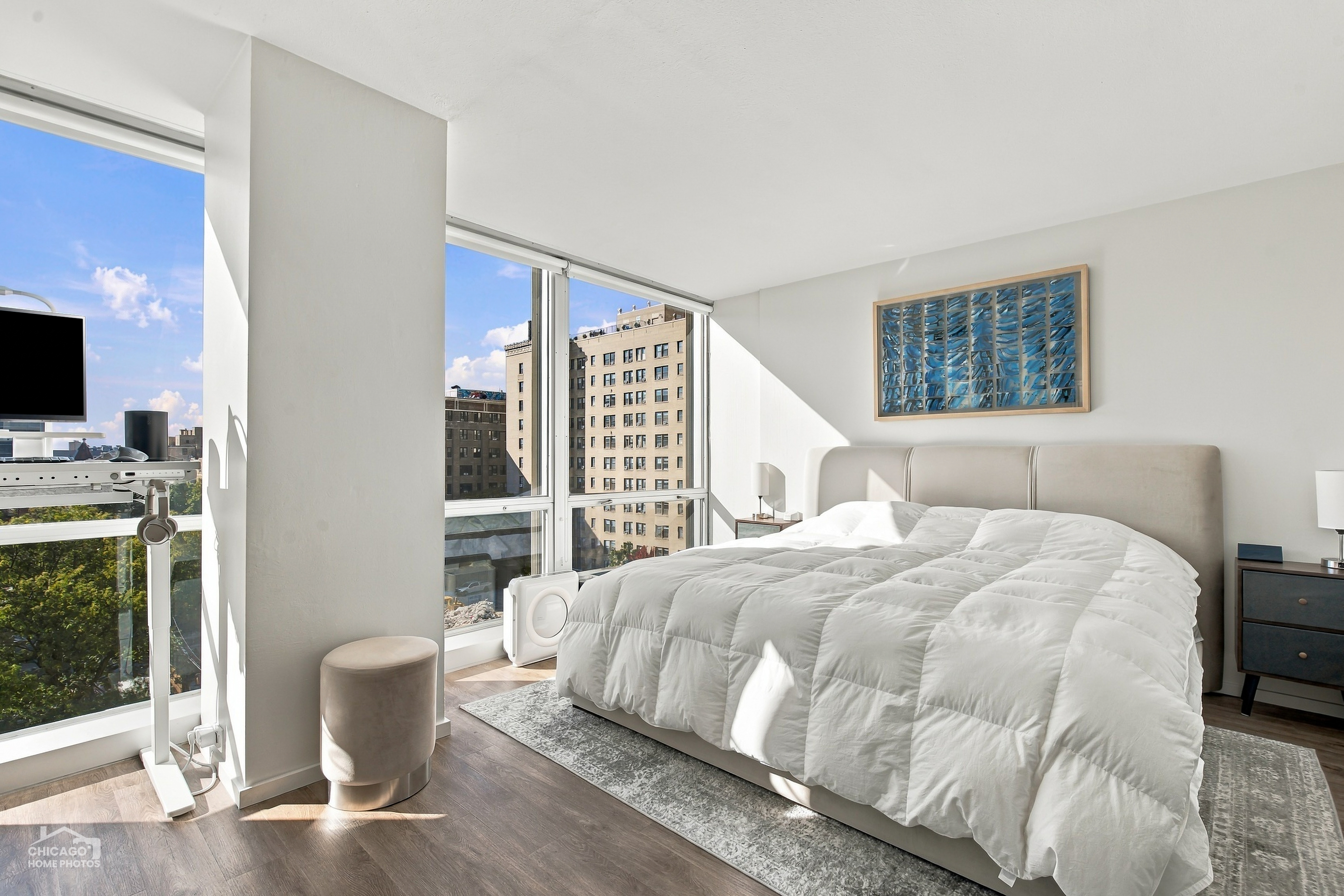  Gorgeous Views from Every Window in this Renovated, Corner Unit Condo - 物件實景
