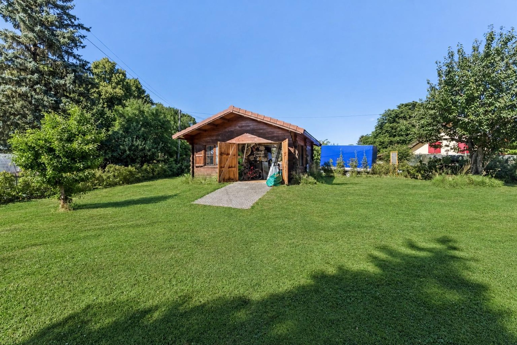  Detached villa on a 2,915 m² lot, with significant solar energy generation and i - 物件實景