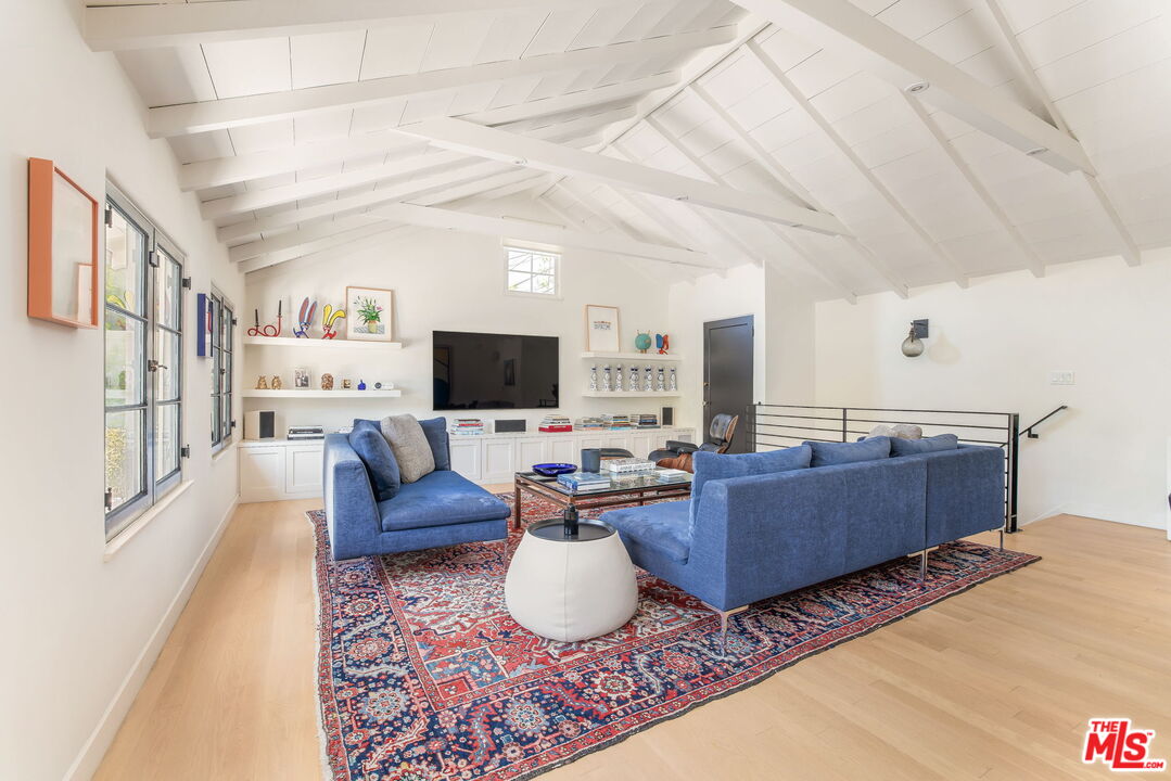 West Hollywood, California, 90048, United States, 3 Bedrooms Bedrooms, ,1 BathroomBathrooms,Residential,For Sale,1828298